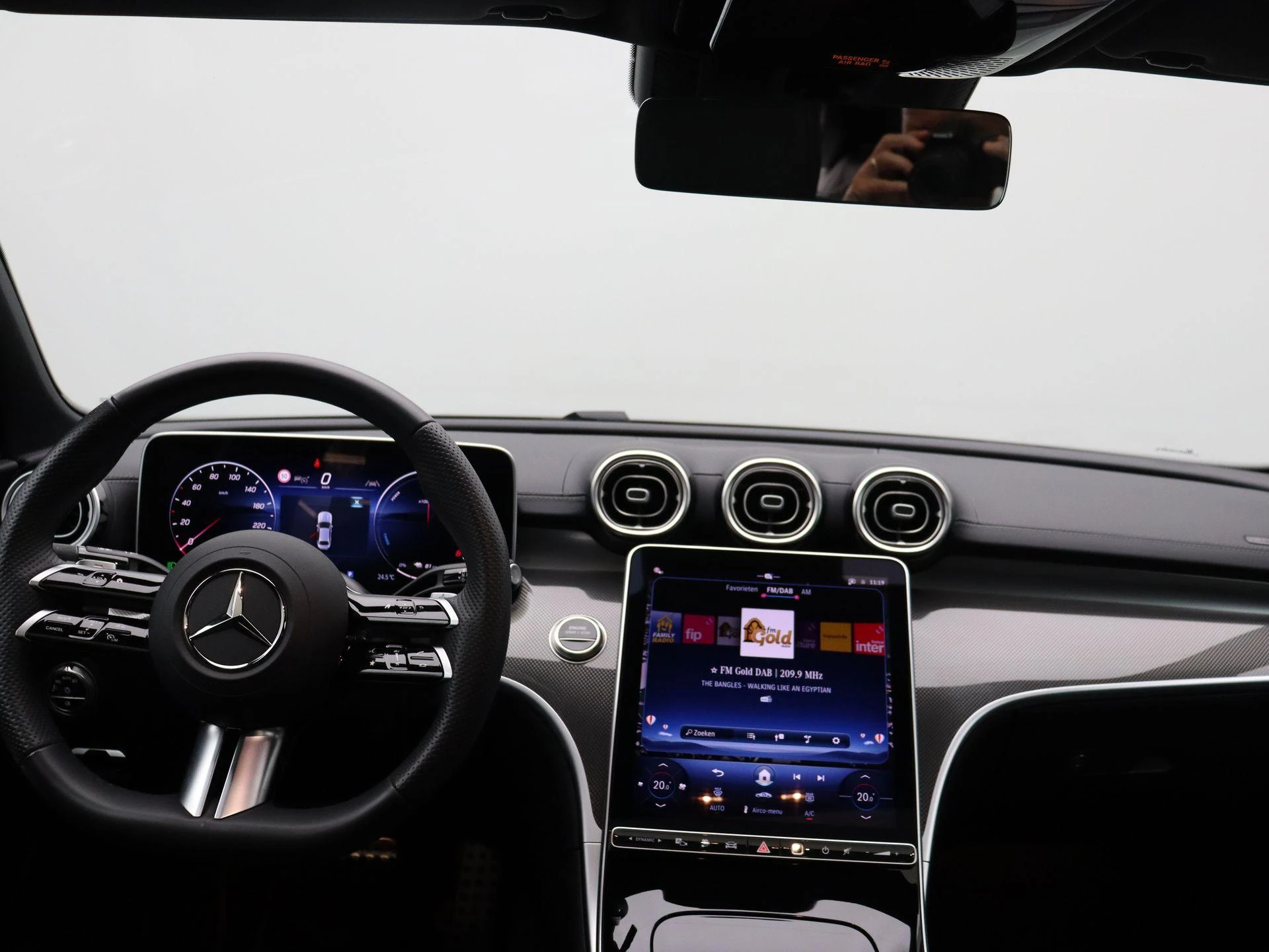 Mercedes-Benz-C-Klasse-image-19