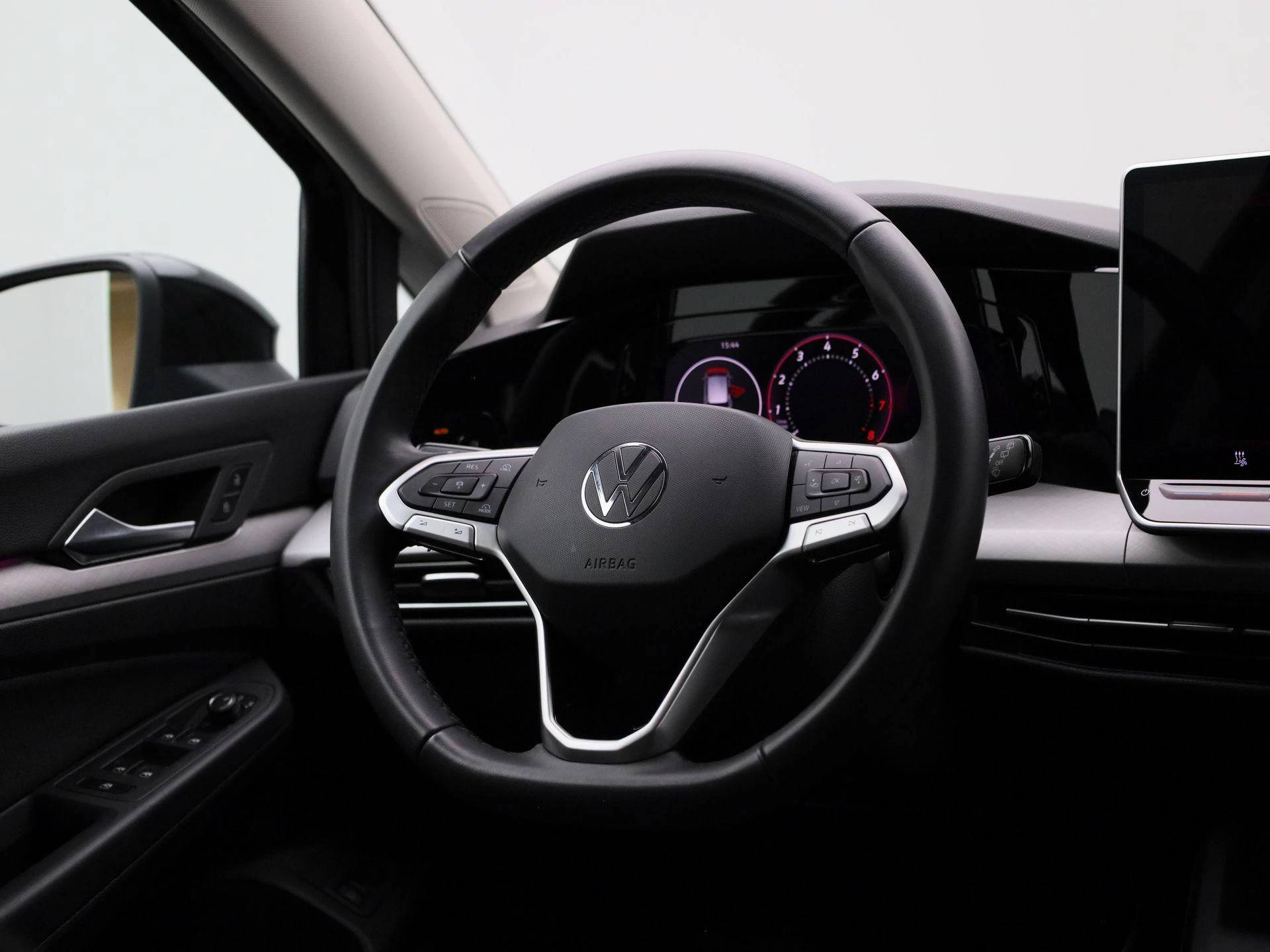 Volkswagen-Golf-image-36