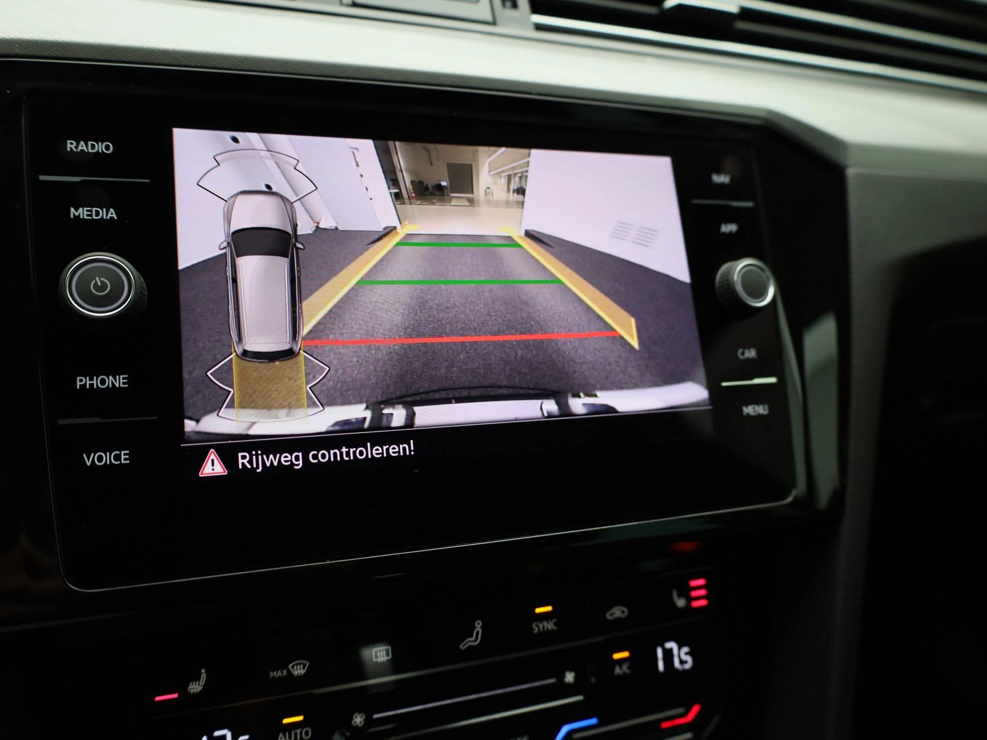 Volkswagen-Passat-image-28