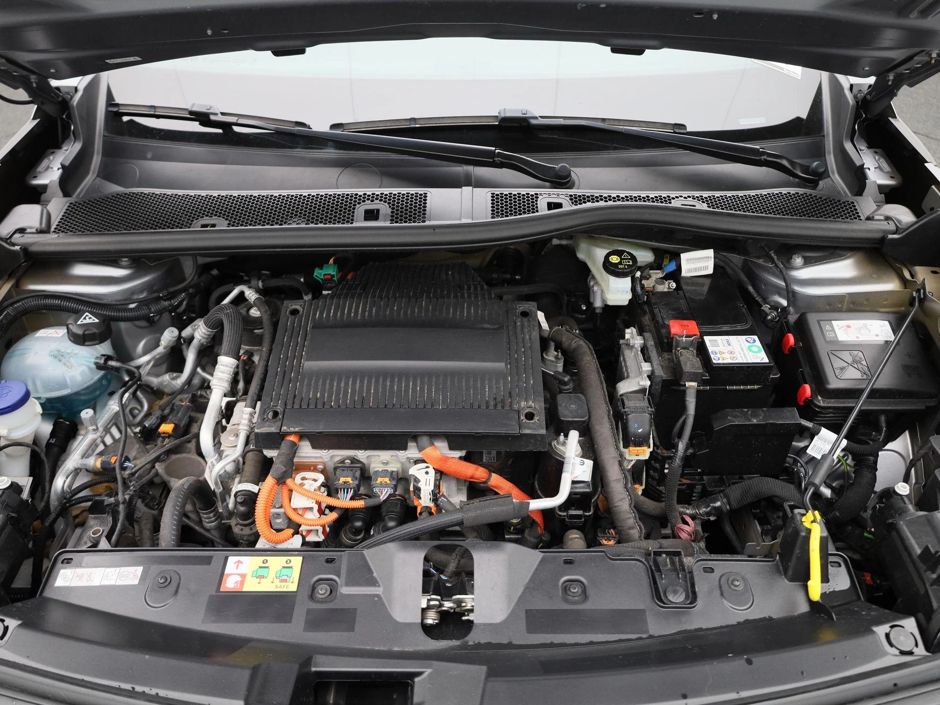 Peugeot-e-2008-image-33