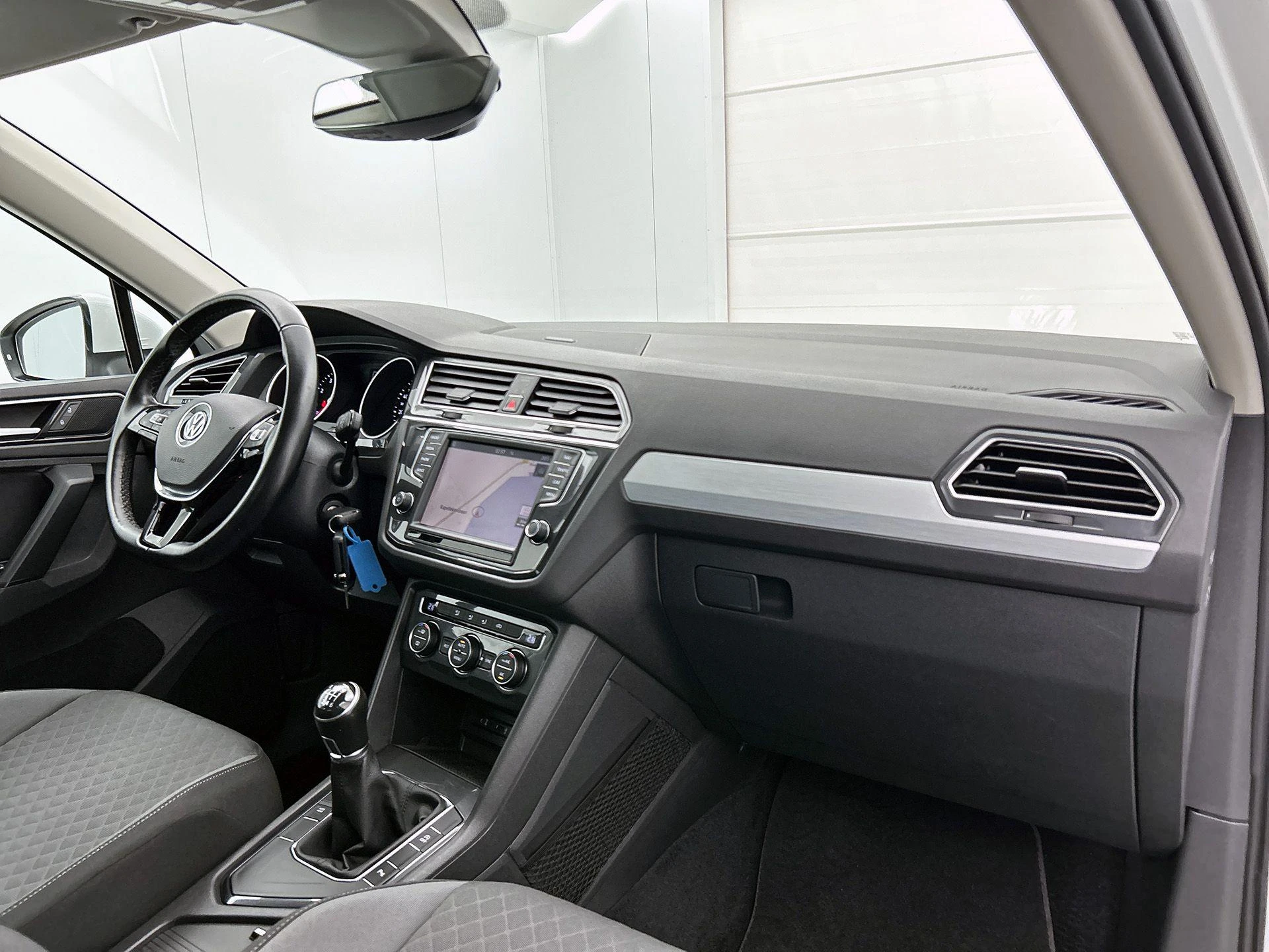 Volkswagen-Tiguan-image-15