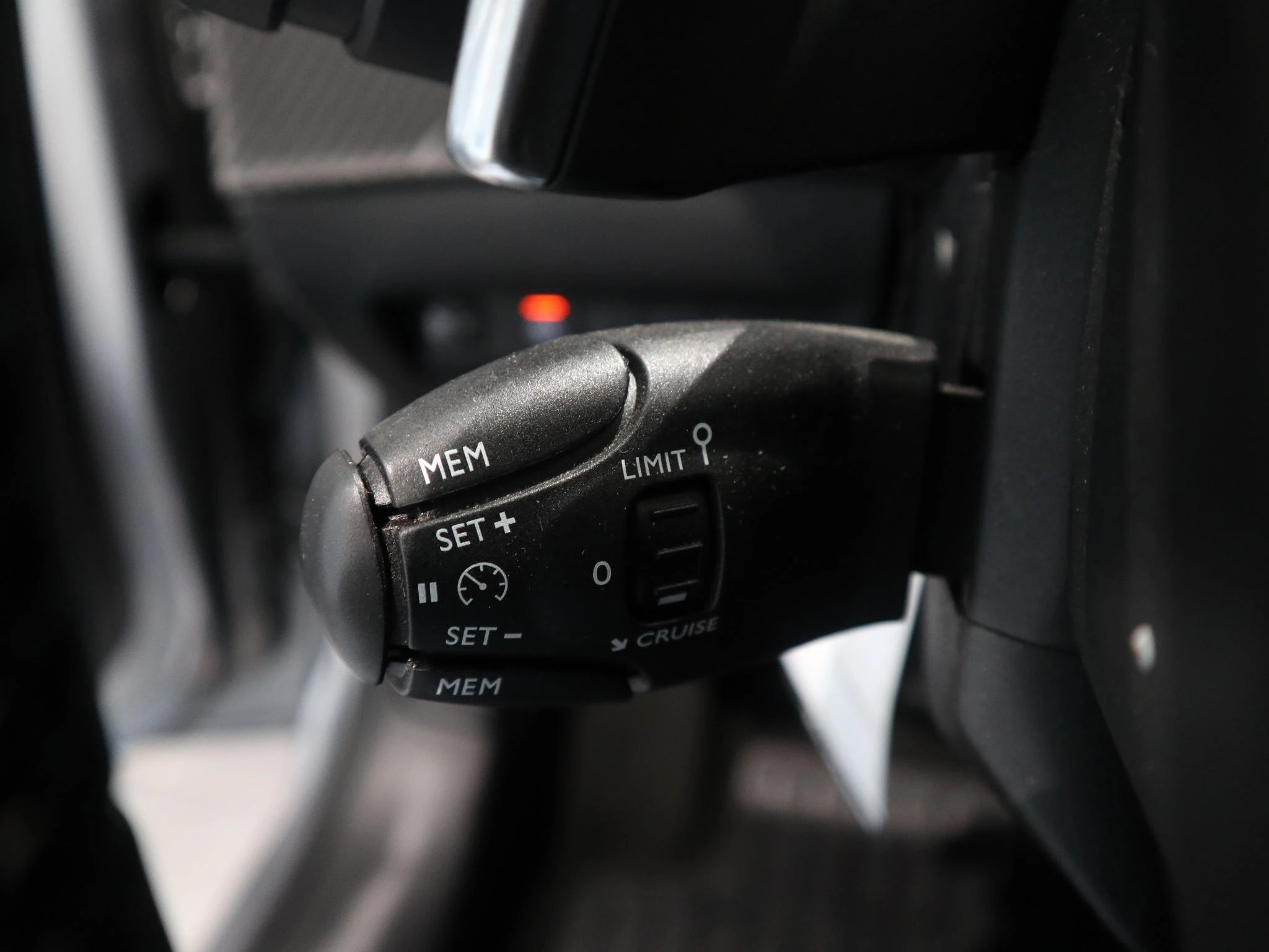 Peugeot-208-image-18