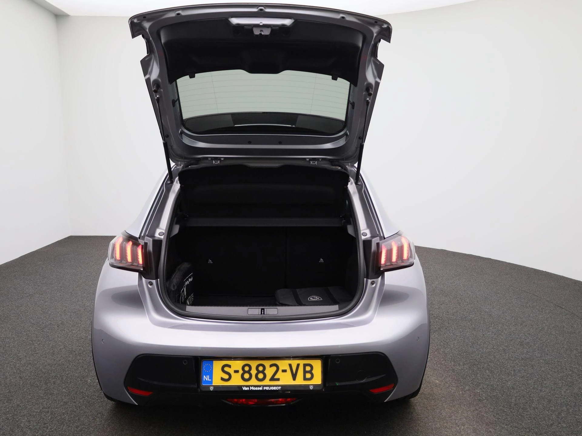 Peugeot e-208 - 11