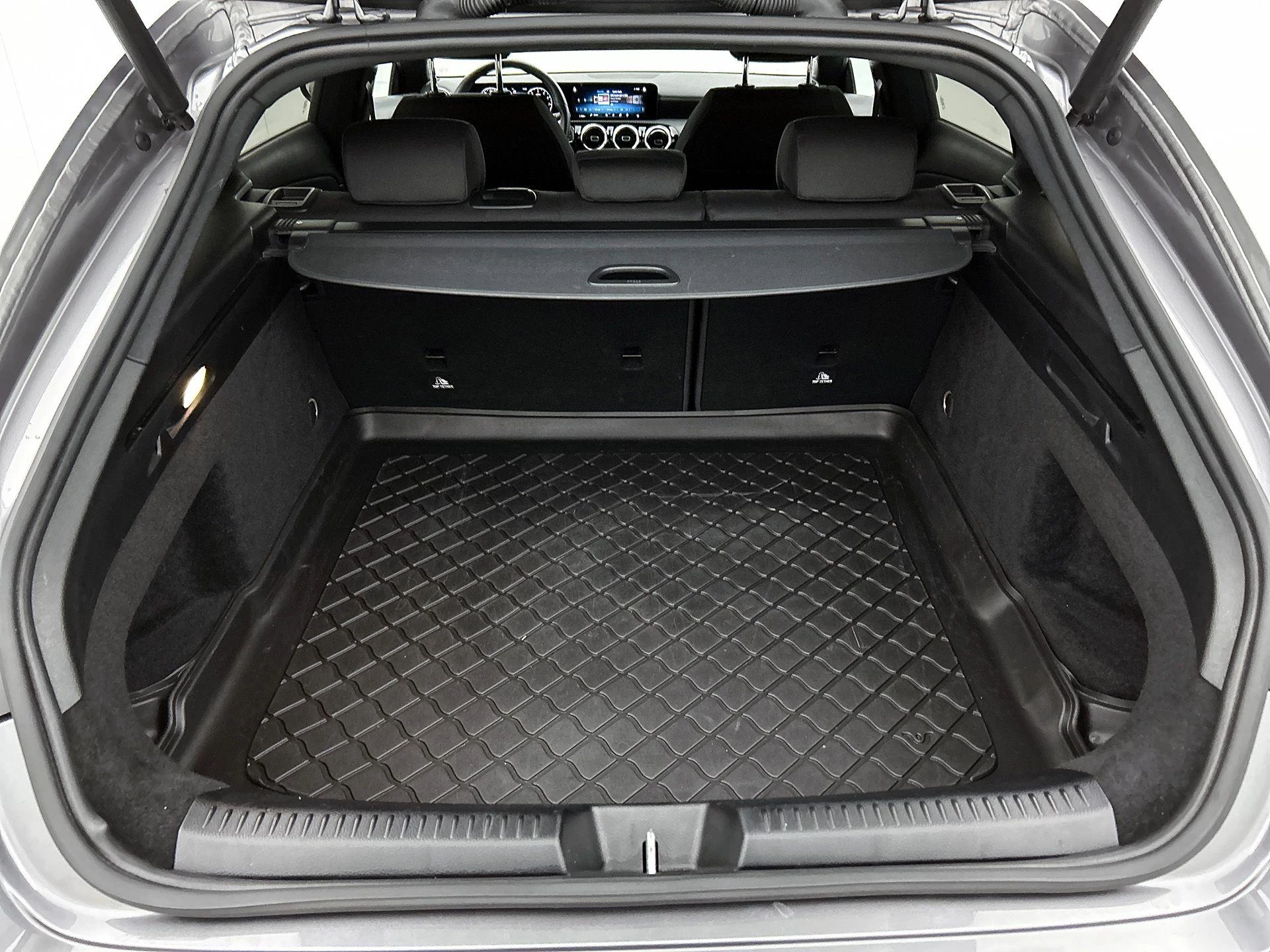 Mercedes-Benz-CLA-image-15