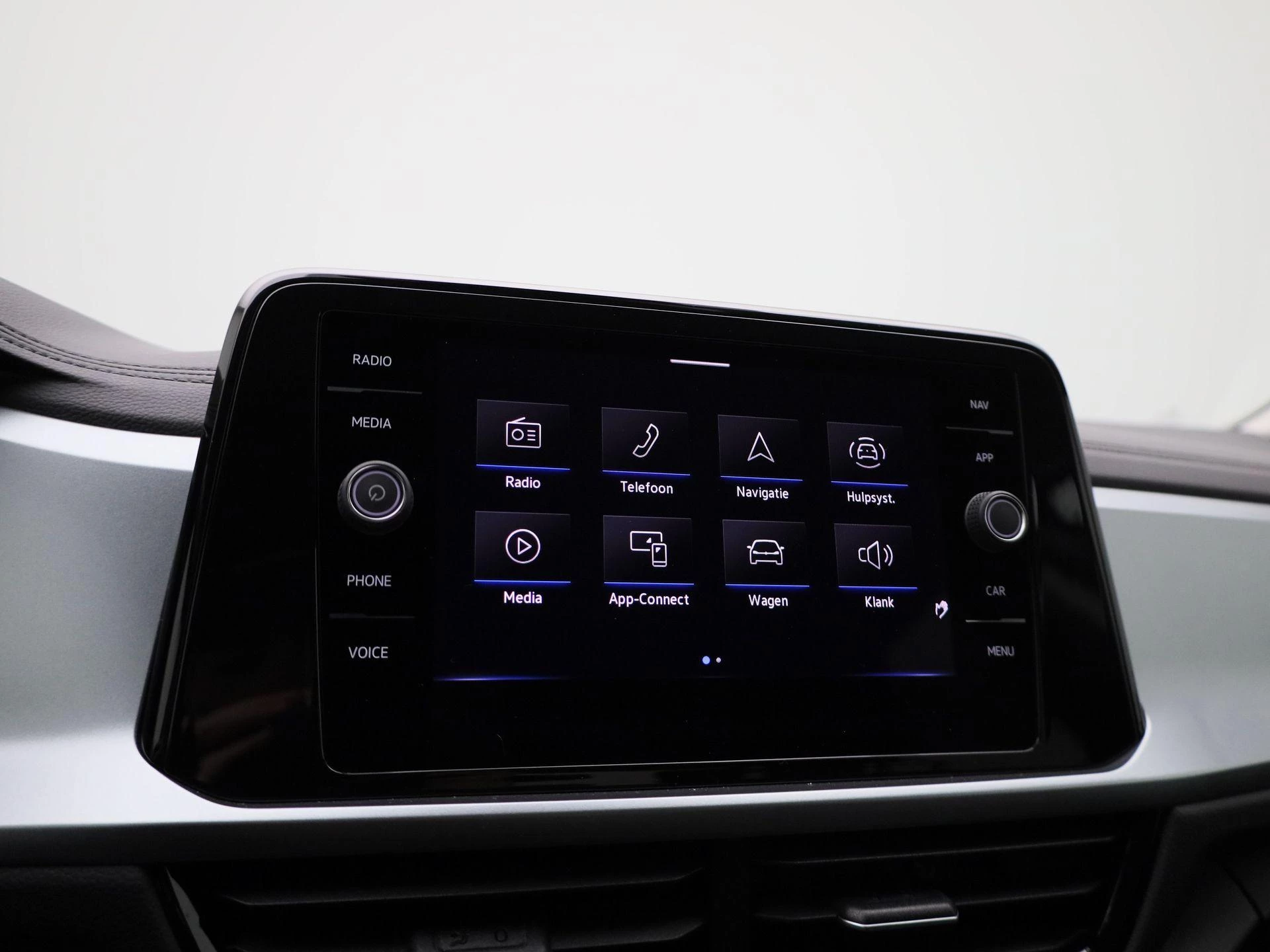 Volkswagen-T-Roc-image-26