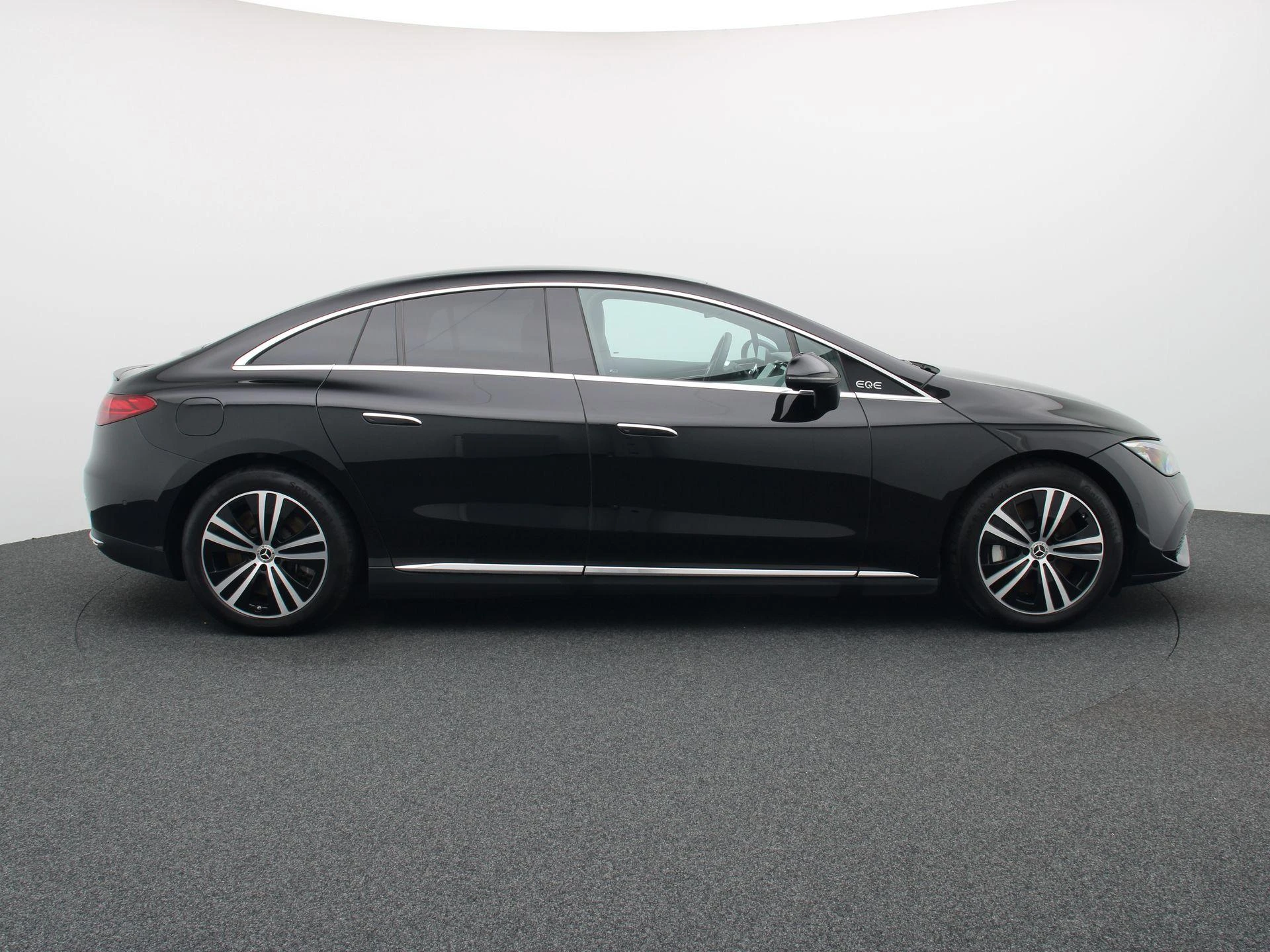 Mercedes-Benz EQE 300 Business Line + LED + CARPLAY + CAMERA +