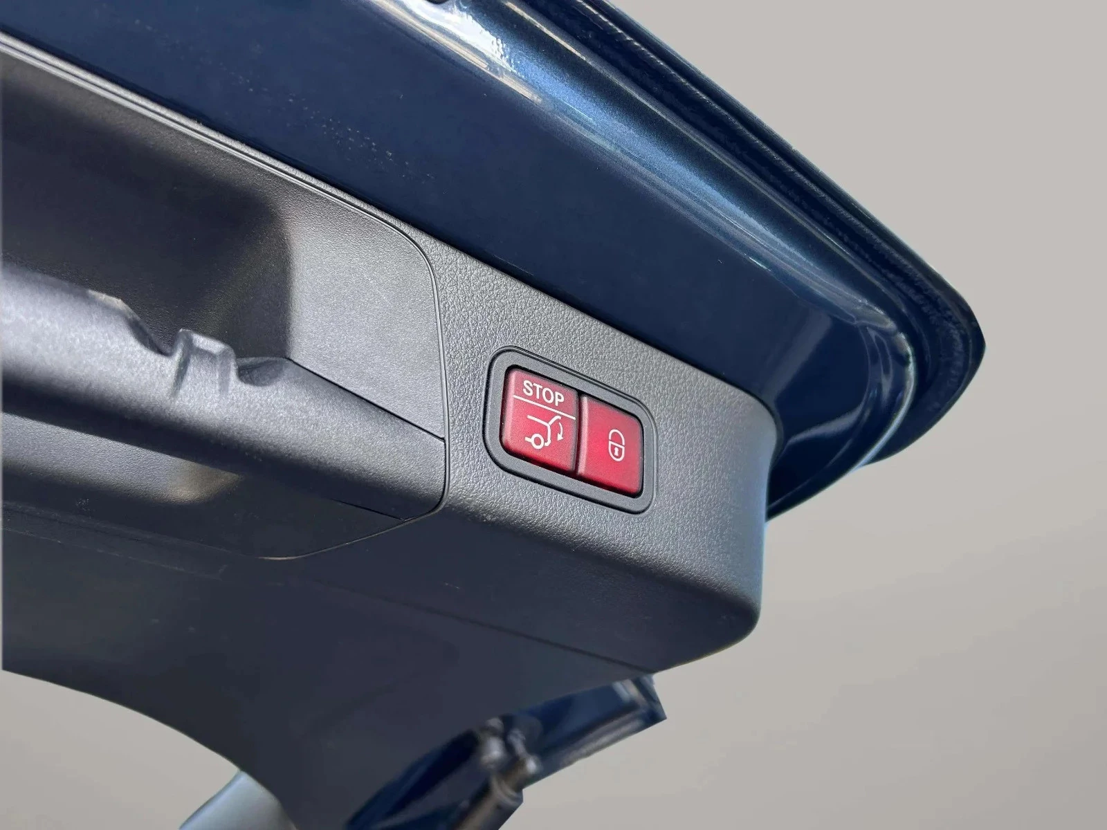 Mercedes-Benz-EQB-image-22