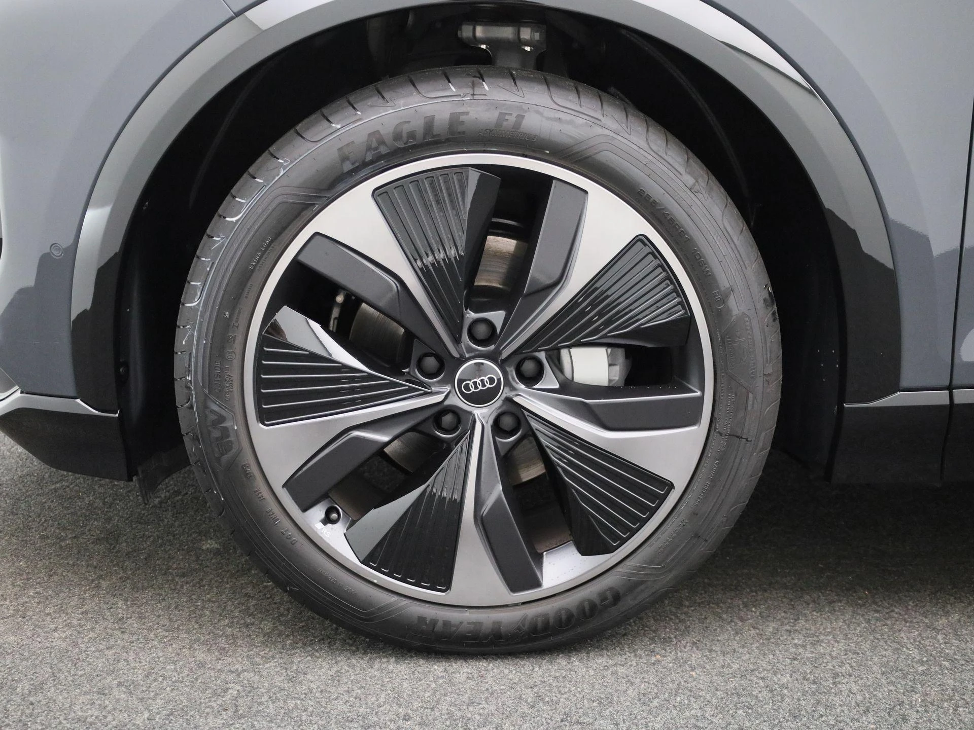 Audi-Q6 e-tron-image-16