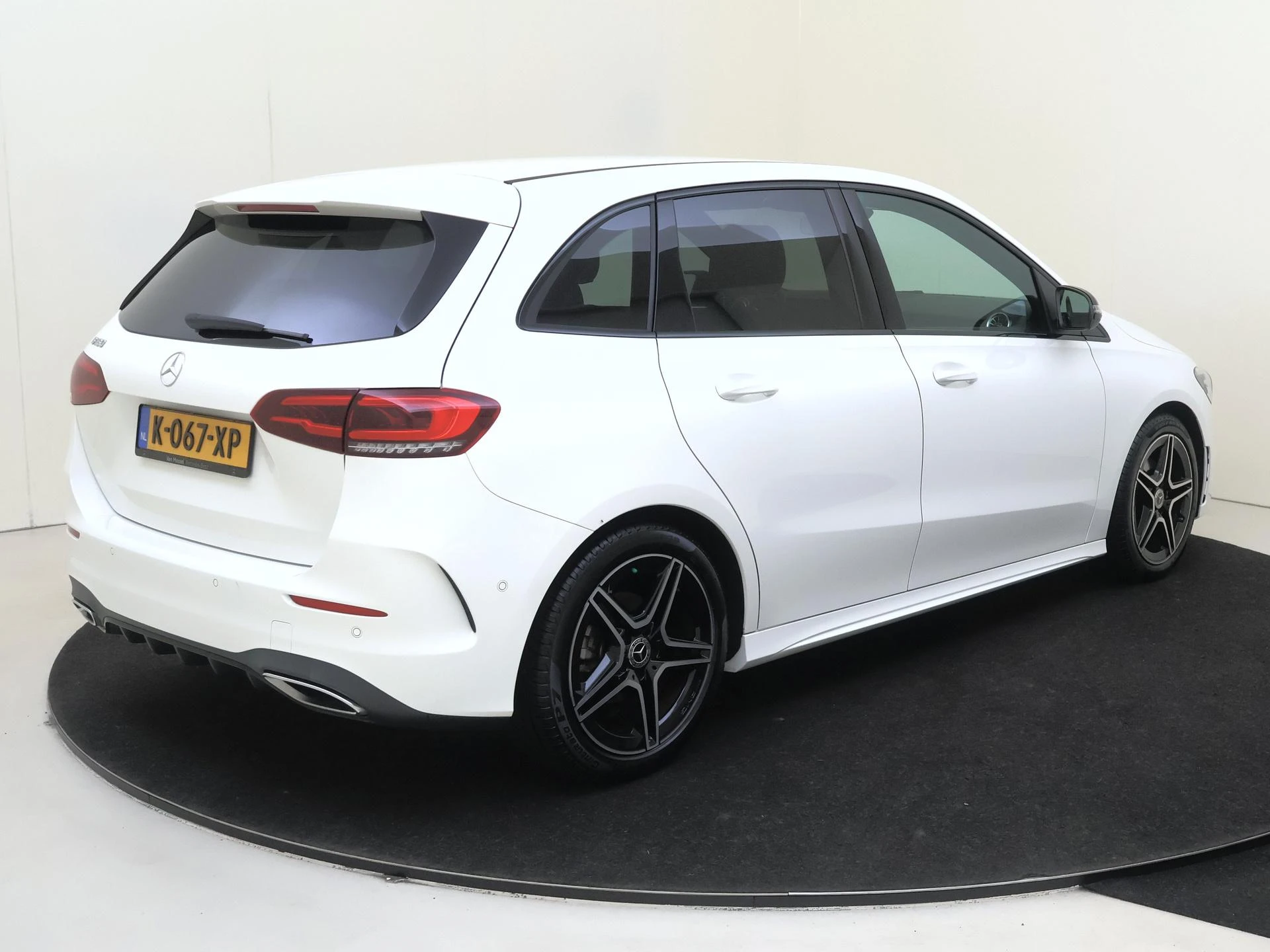 Mercedes-Benz-B-Klasse-image-3