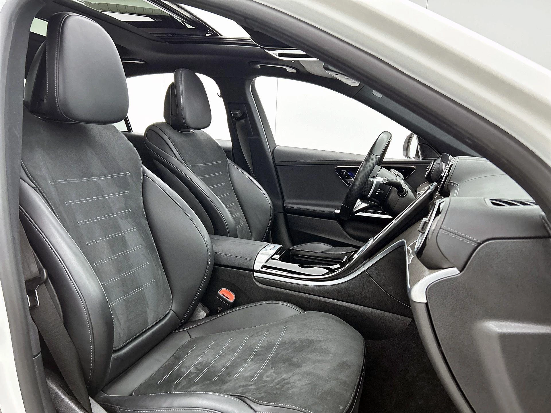 Mercedes-Benz-C-Klasse-image-33