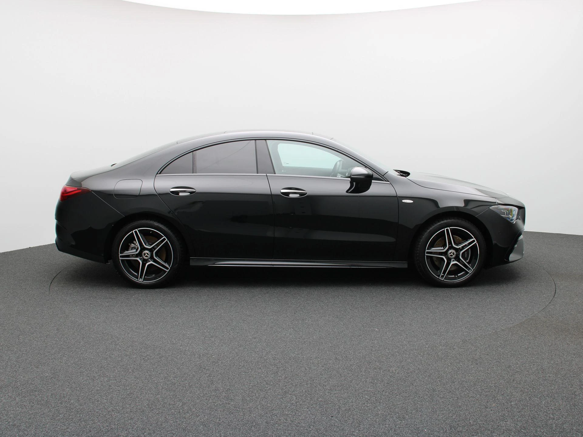 Mercedes-Benz-CLA-image-5