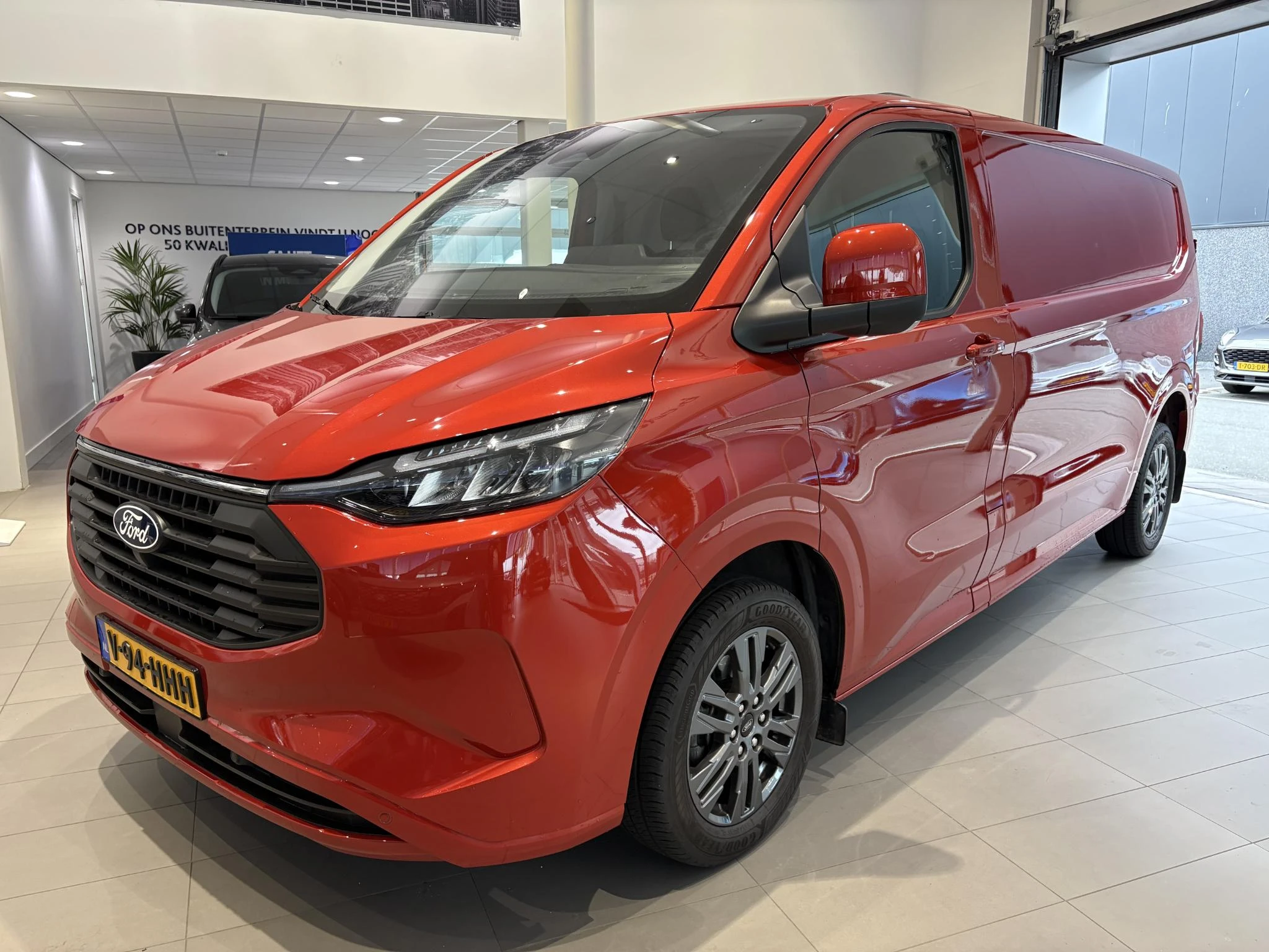 Ford-Transit Custom-image-1