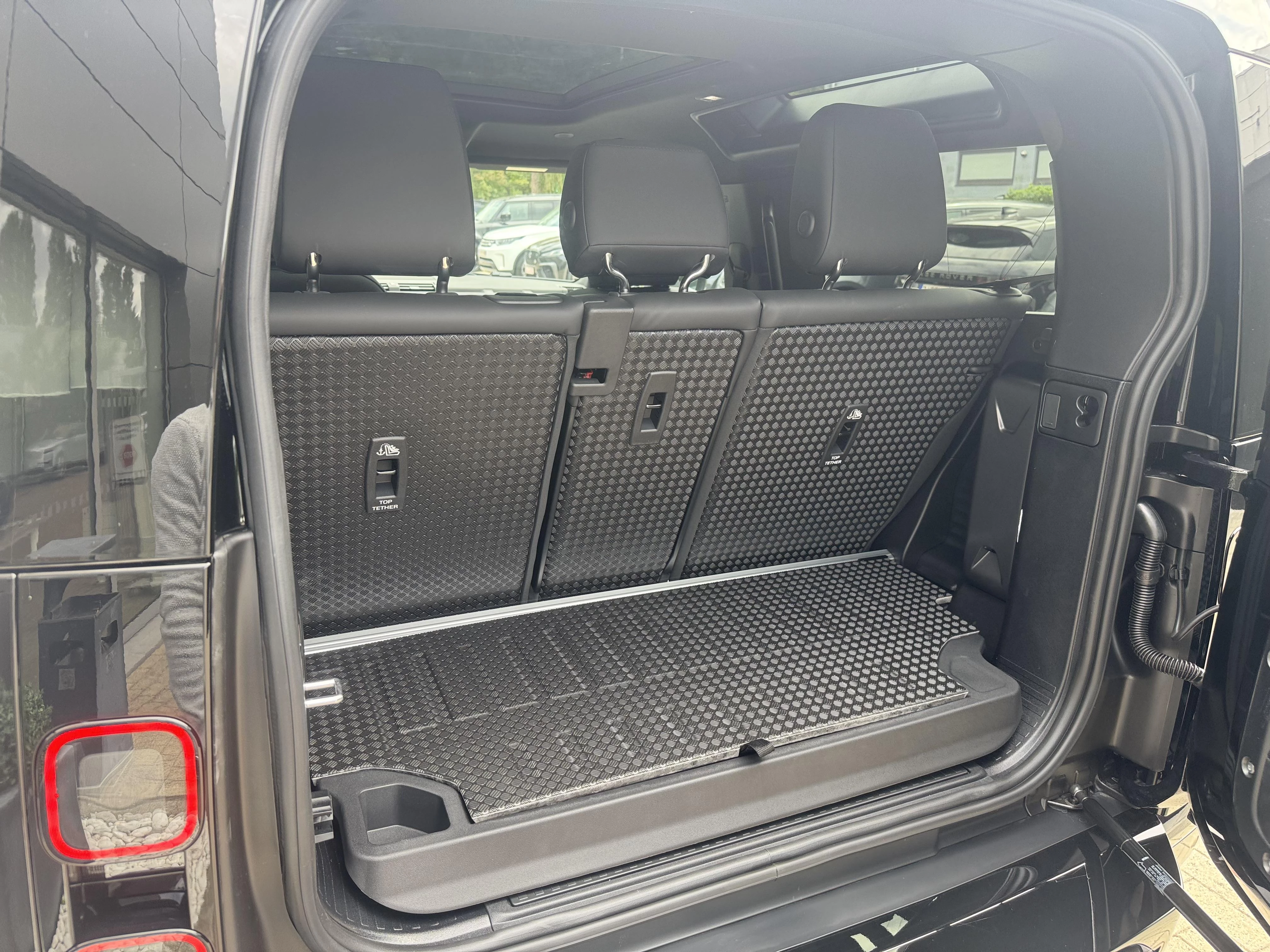 Land Rover-Defender-image-11