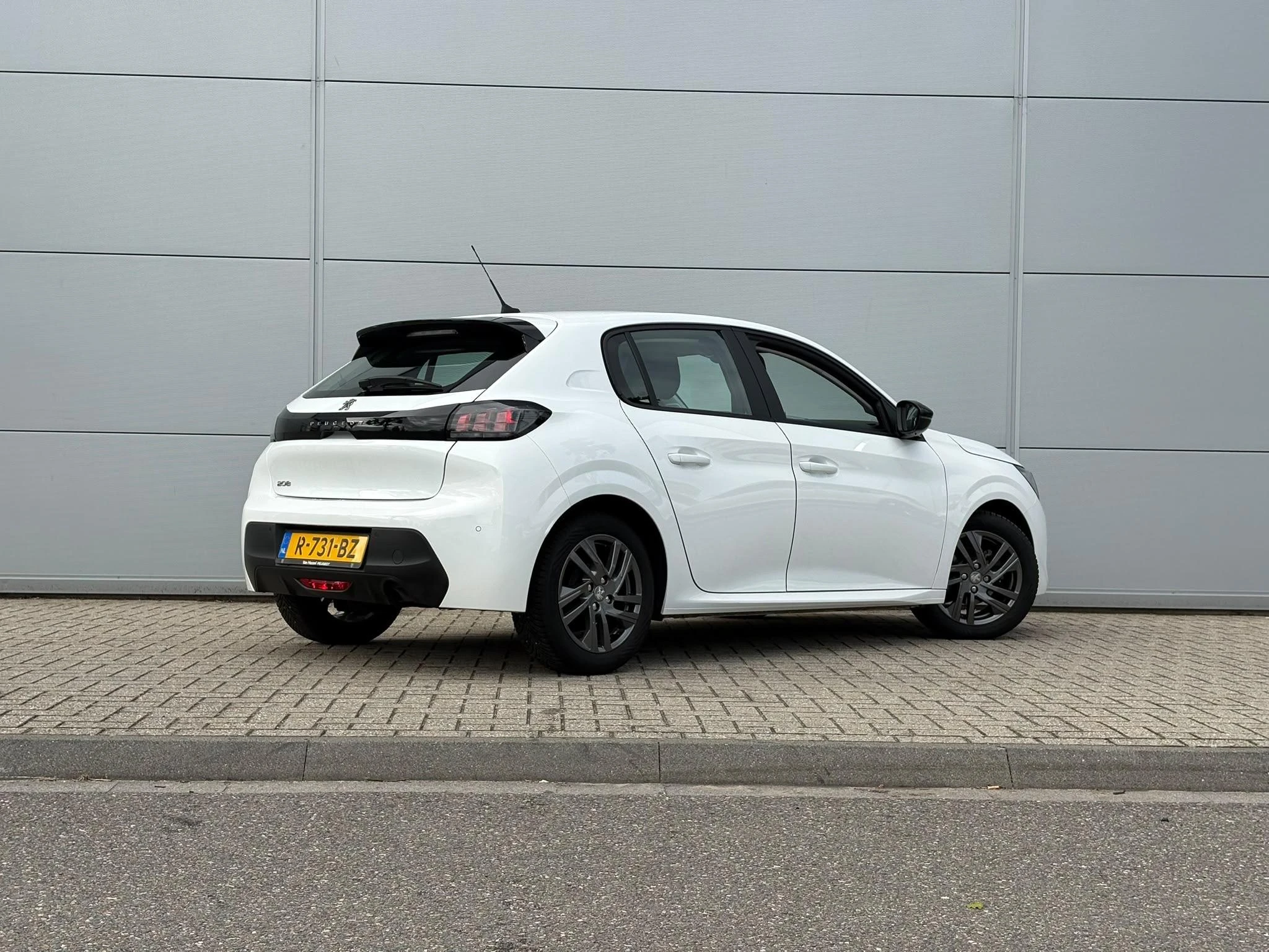 Peugeot-208-image-3