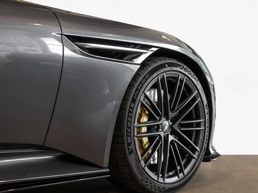 Aston Martin DB12 Coupe Aston Martin Hamburg
