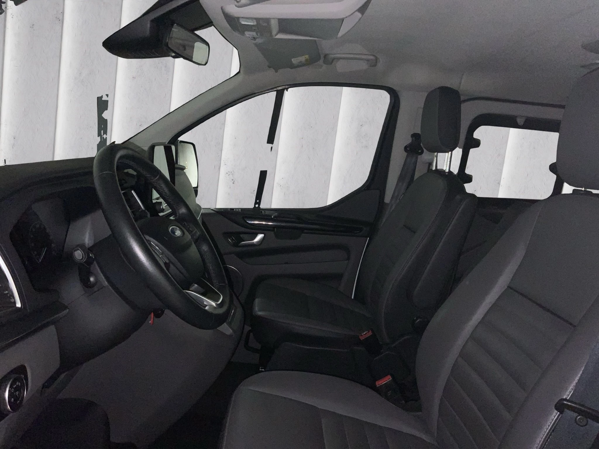 Ford-Tourneo Custom-image-1