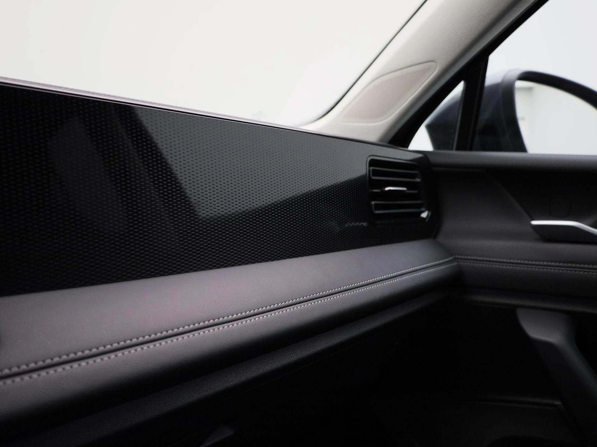 Volkswagen-Tiguan-image-28