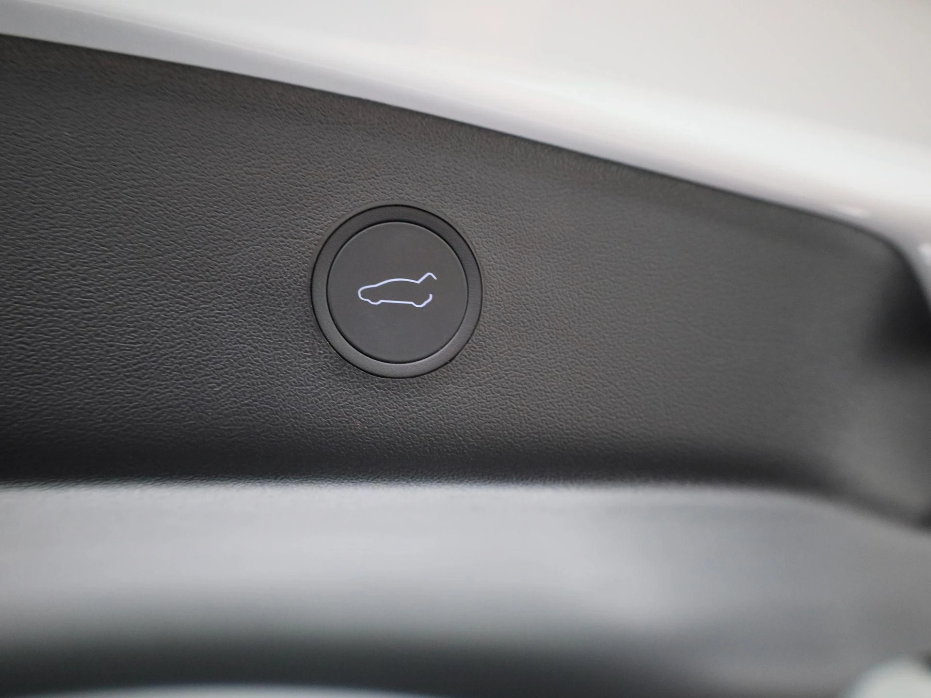 Tesla-Model 3-image-11