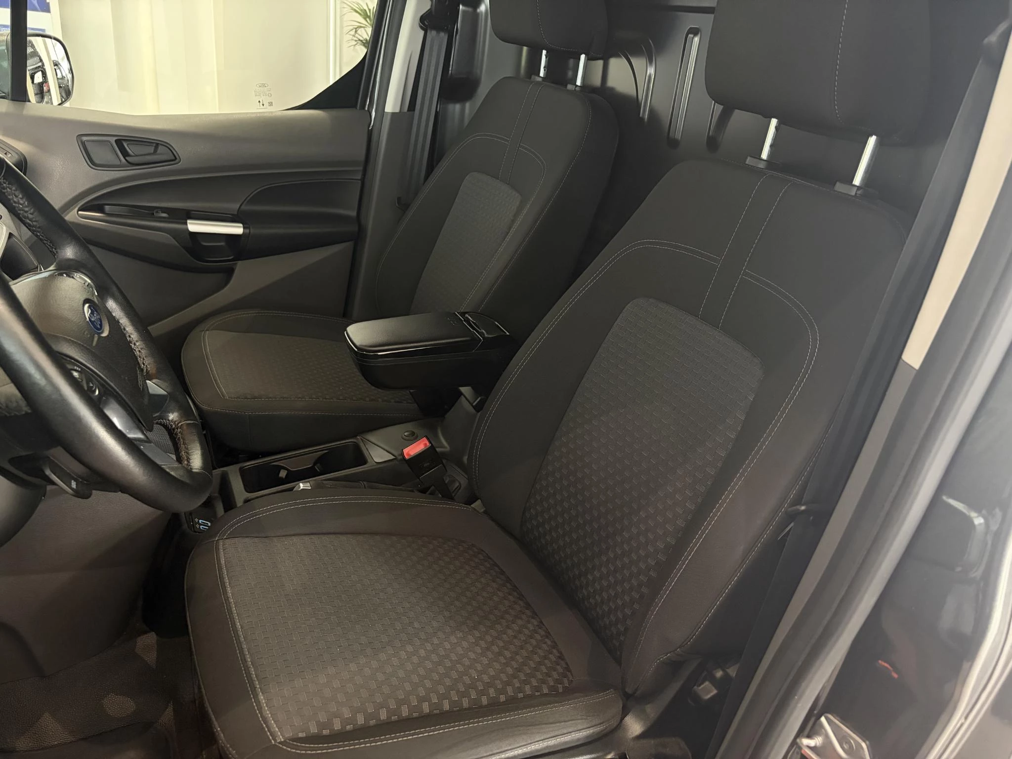 Ford-Transit Connect-image-14