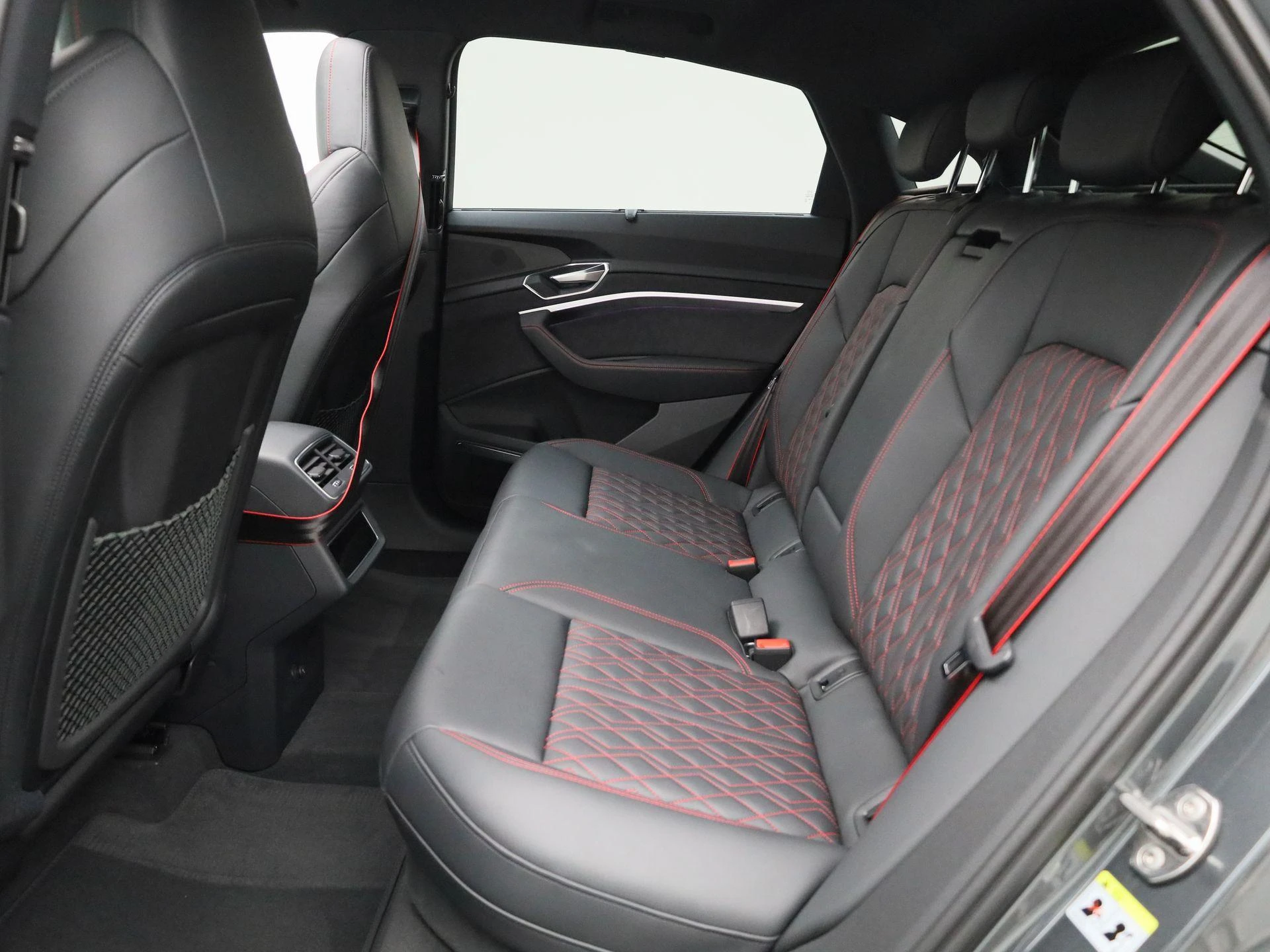 Audi-Q8 Sportback e-tron-image-10