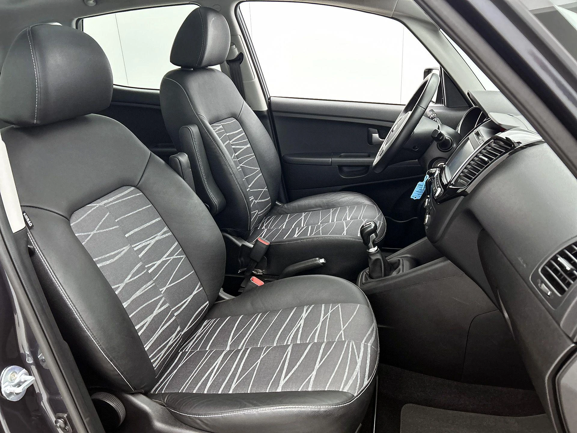 Kia-Venga-image-35