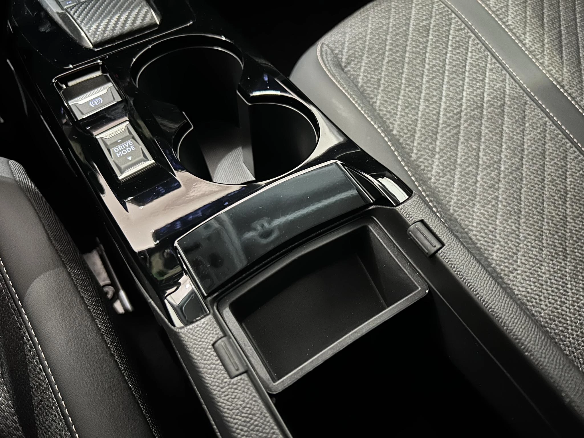Peugeot 208 1.2 Hybrid 110 e-DCS6 Allure