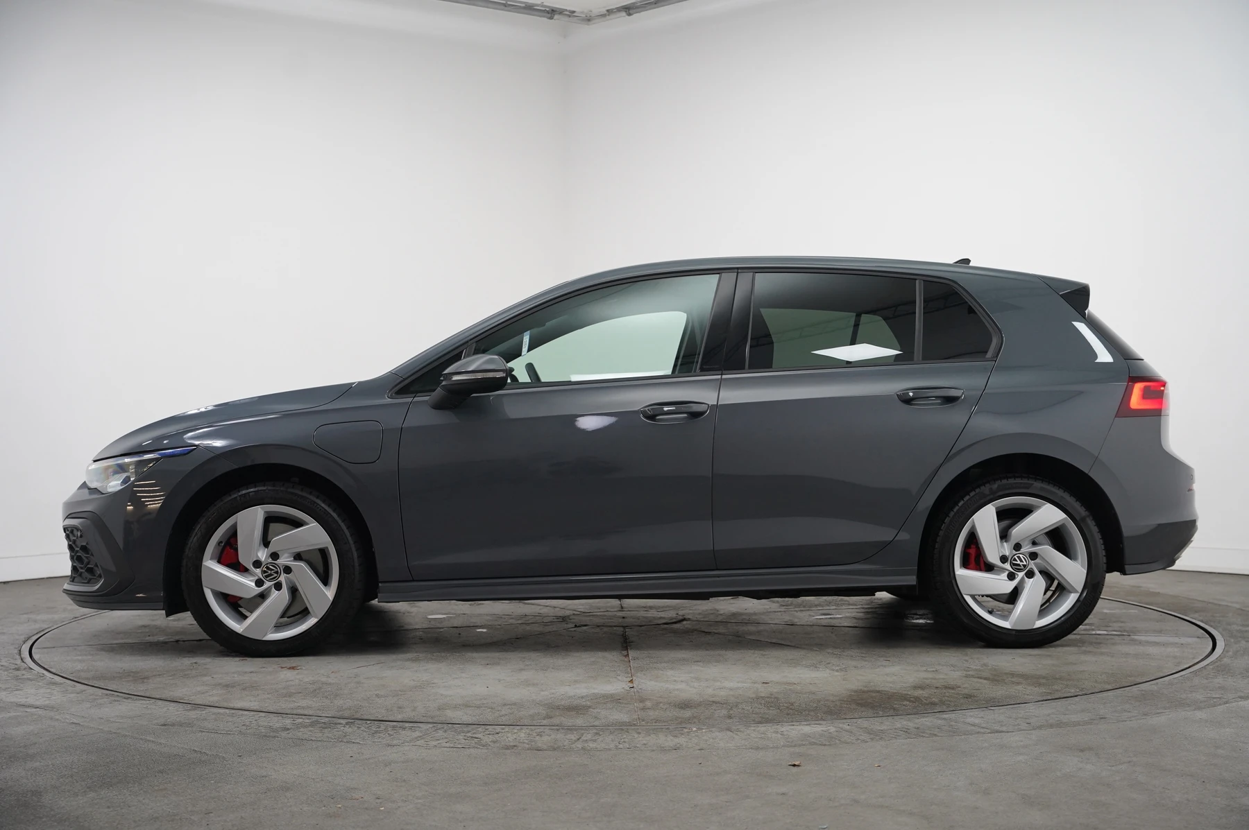 Volkswagen-Golf-image-14