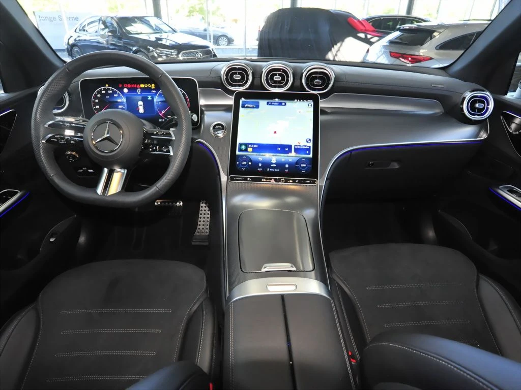 Mercedes-Benz-GLC 220 d-image-12