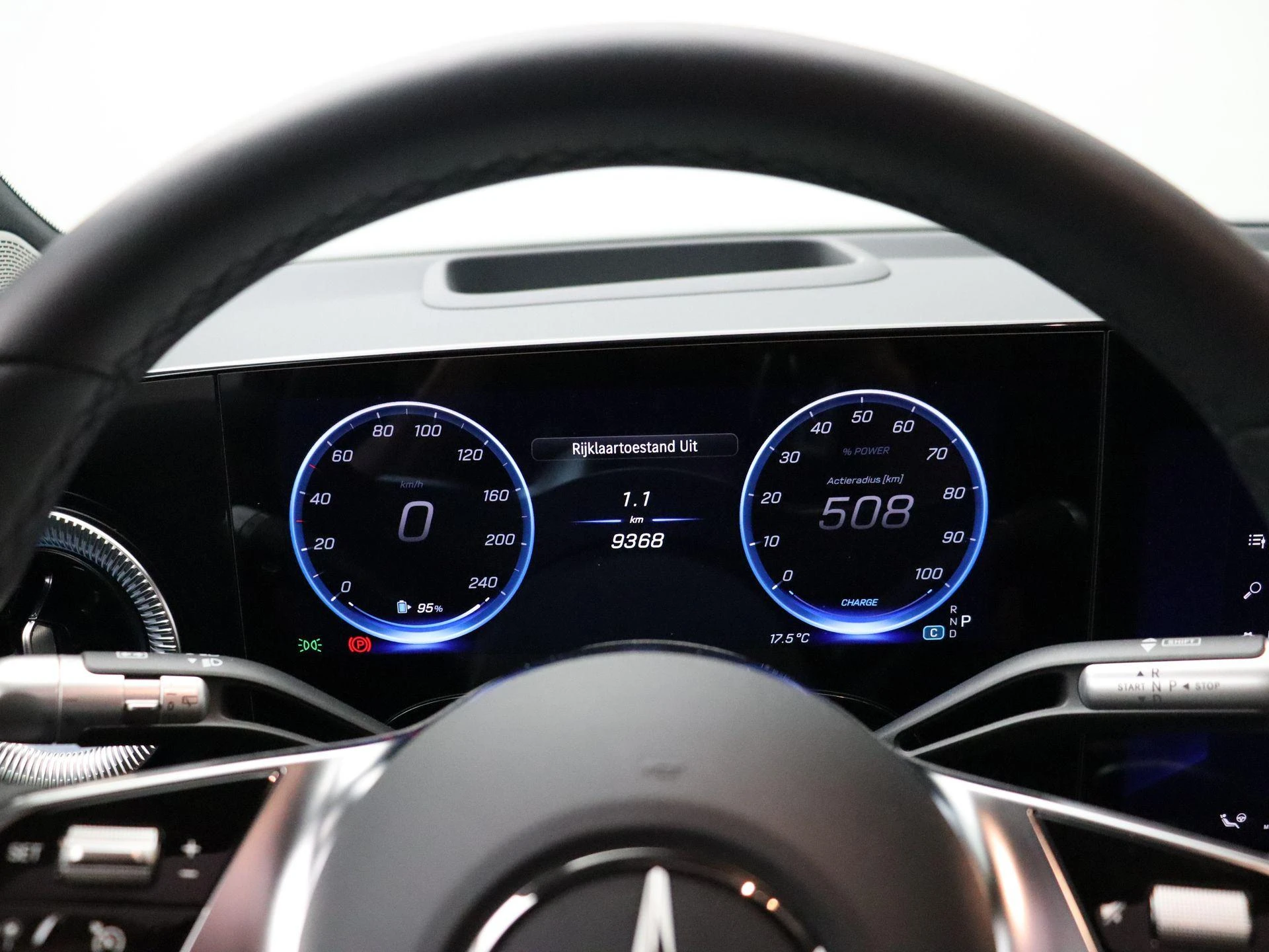 Mercedes-Benz-GLB-image-15