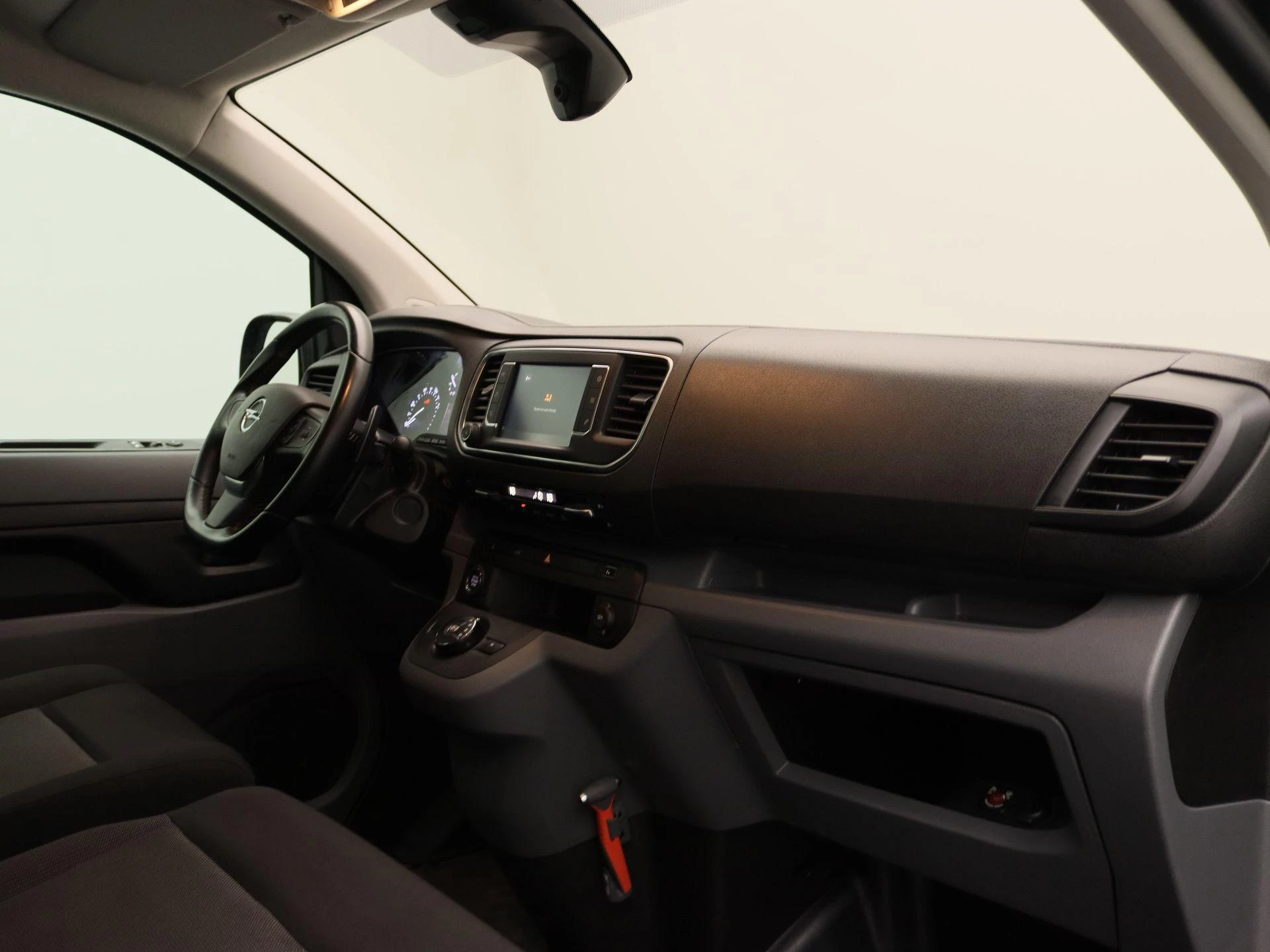 Opel-Vivaro-image-19