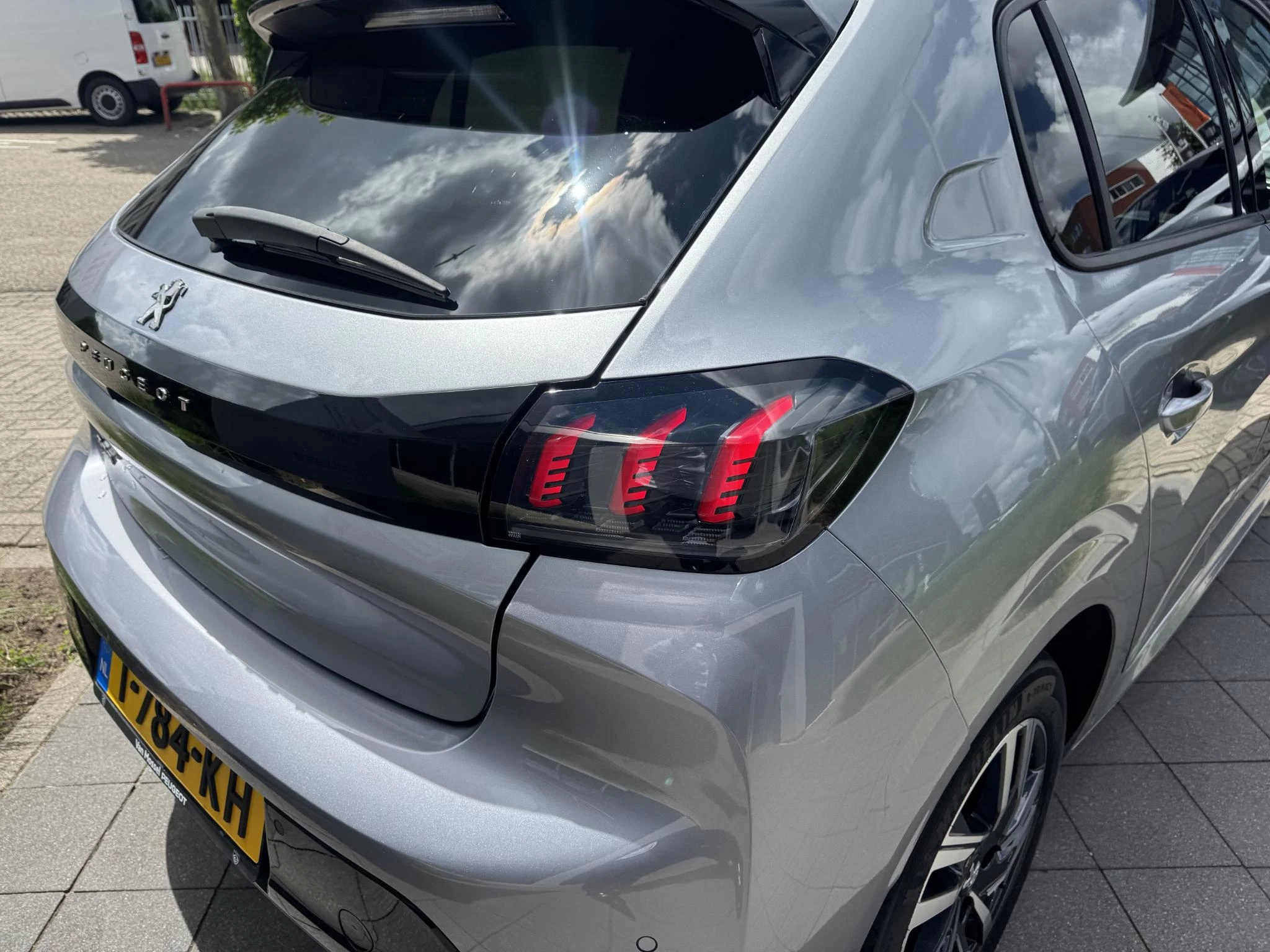 Peugeot-208-image-11