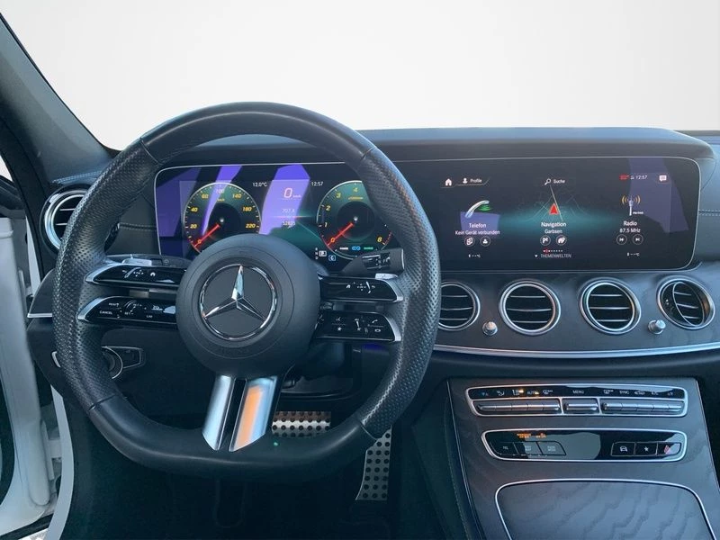 Mercedes-Benz E-Klasse 200 T AMG LINE SHZ PDC AHK TOTW LED KEYFREE AMG LineW214 E 200 T AMG LINE SHZ PDC AHK TOTW LED KEYFREE AMG Line