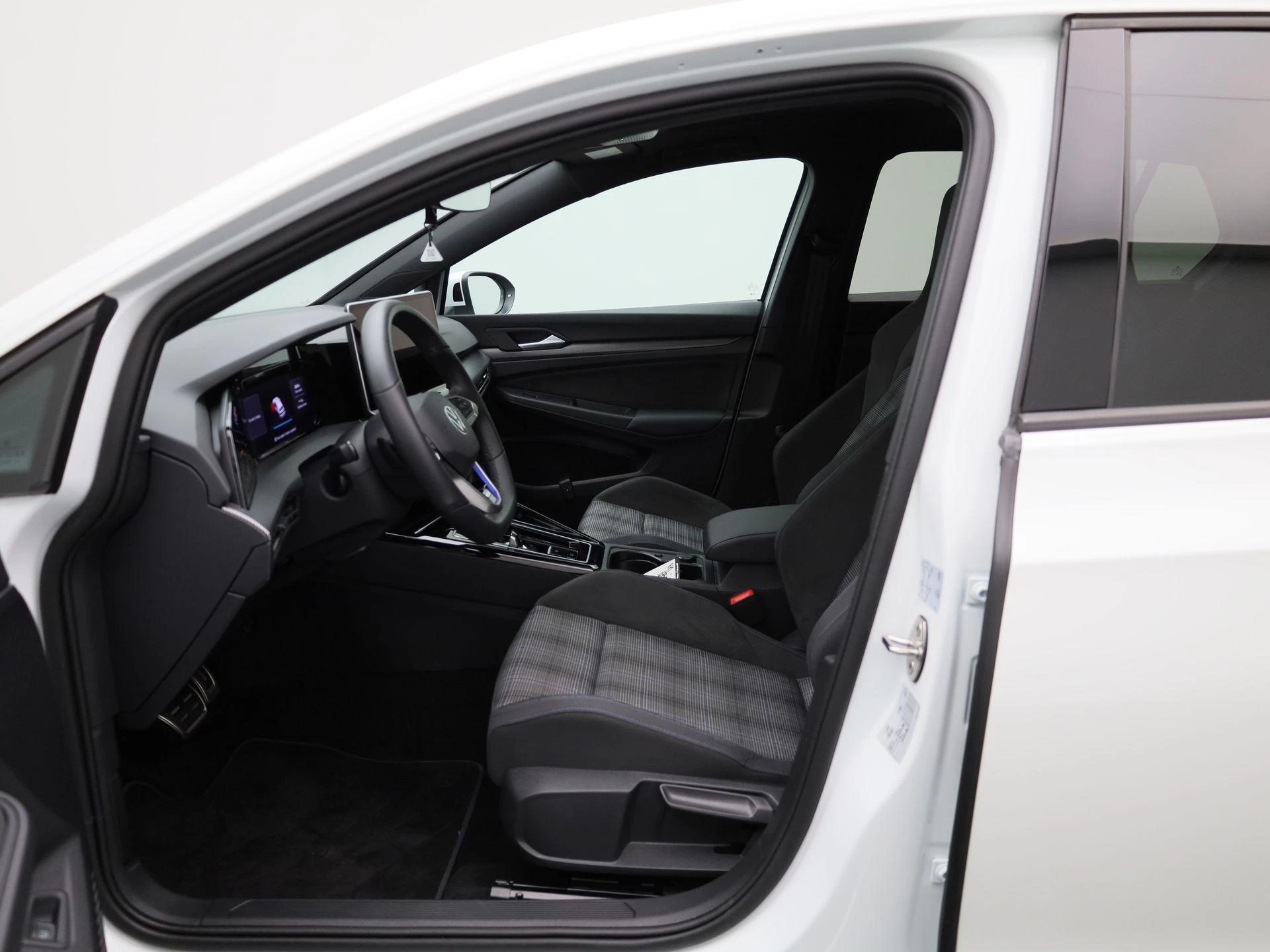 Volkswagen-Golf-image-8