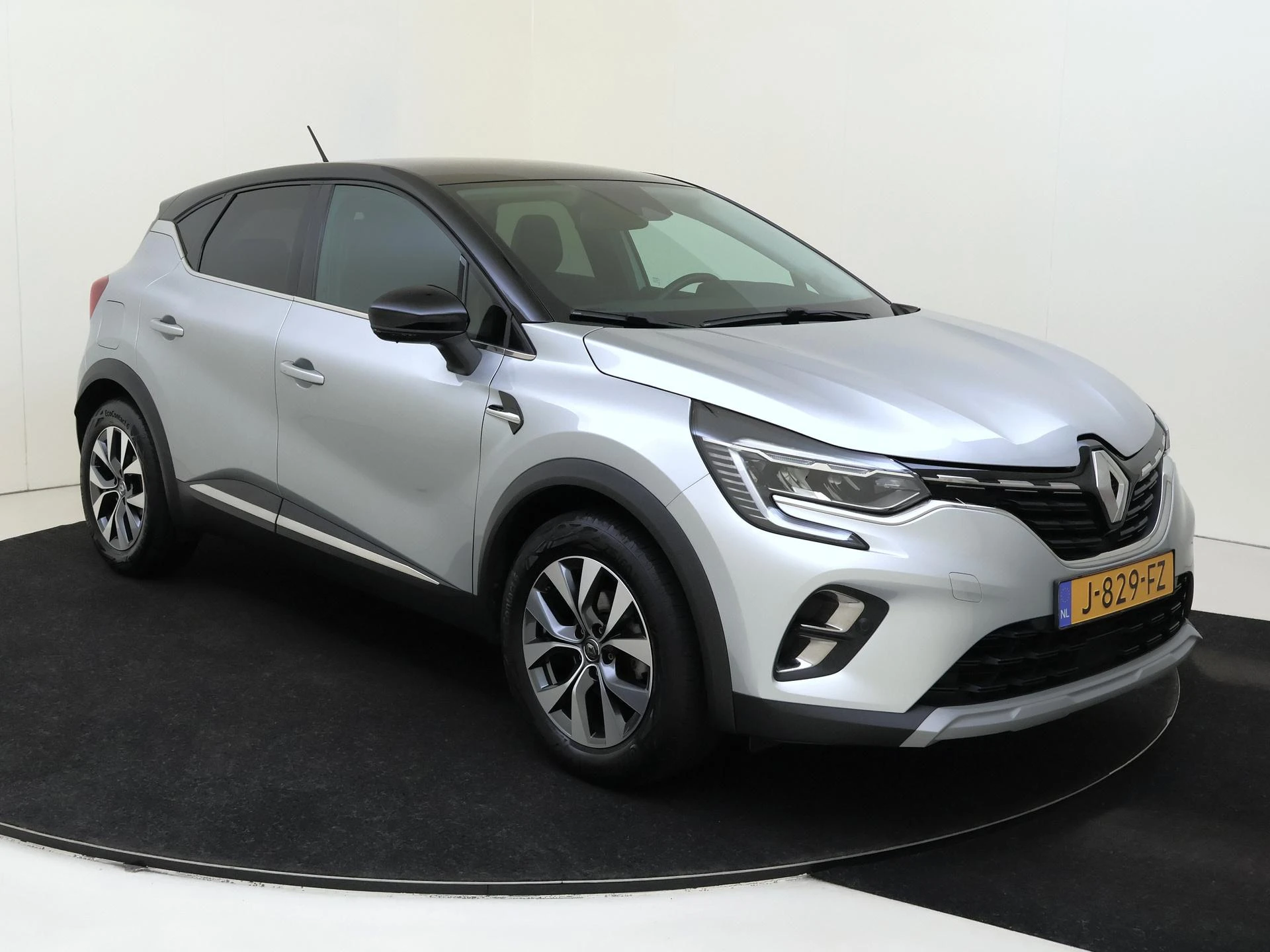 Renault-Captur-image-1