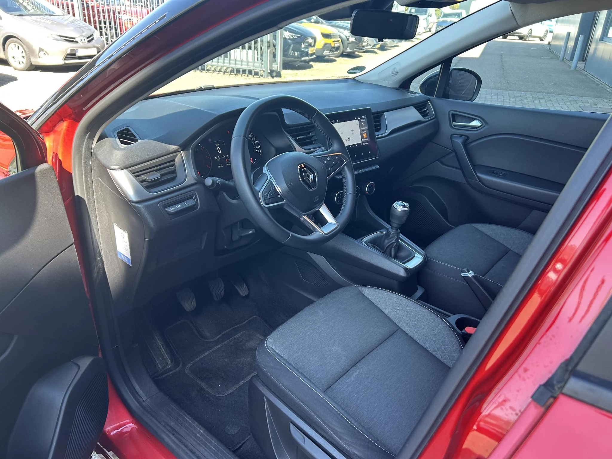 Renault-Captur-image-6