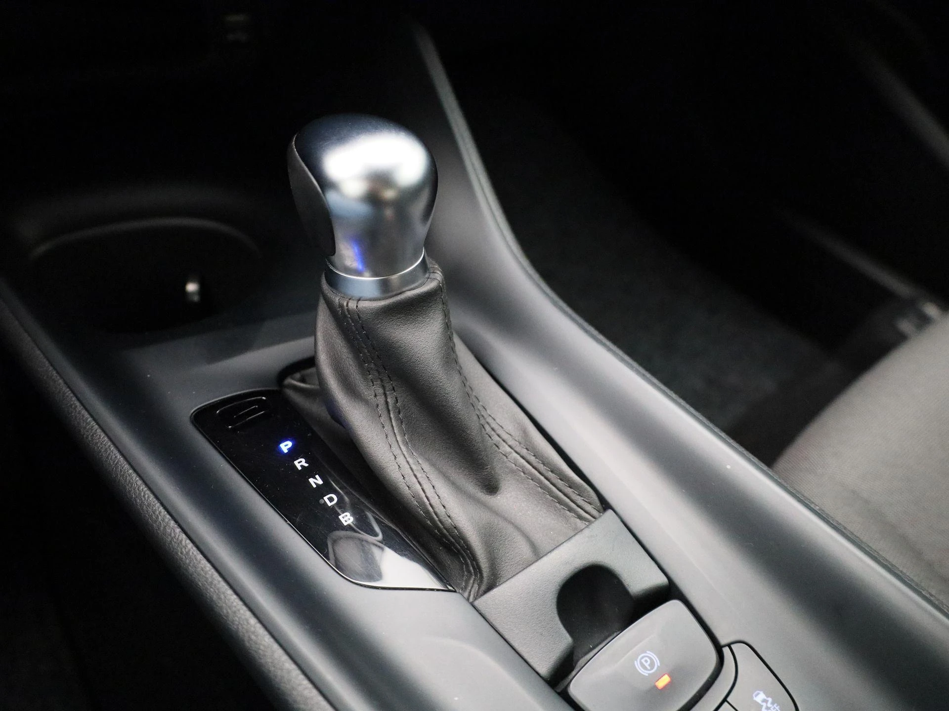 Toyota-C-HR-image-23