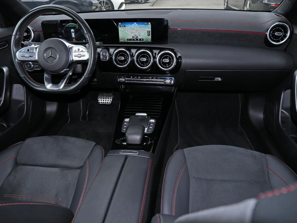 Mercedes-Benz-CLA 200 d-image-13