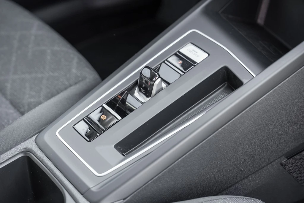Volkswagen-Golf-image-8