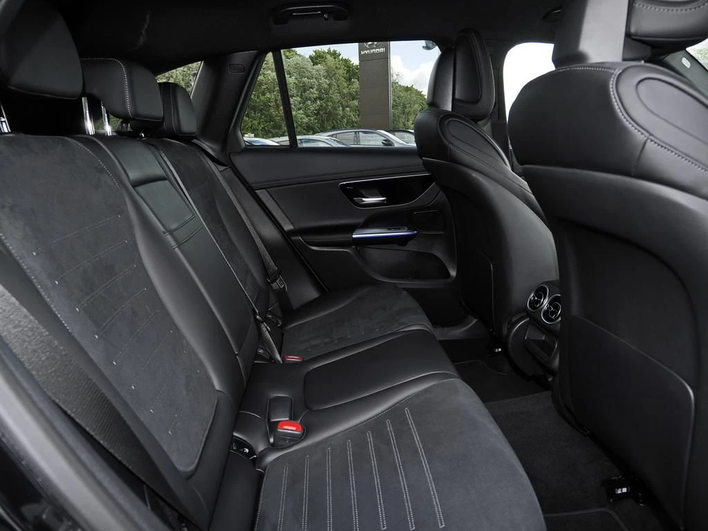 Mercedes-Benz-GLC 300 d-image-14