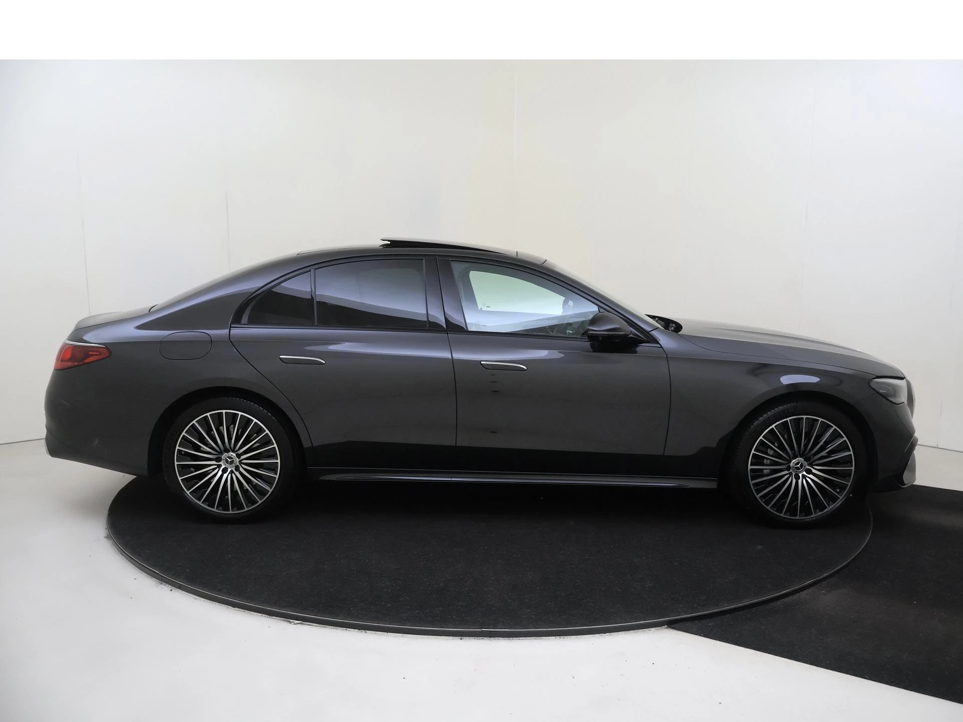 Mercedes-Benz-E-Klasse-image-8
