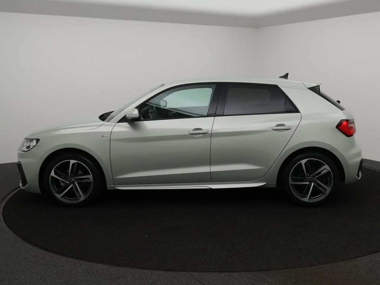 Audi-A1 Sportback-image-1