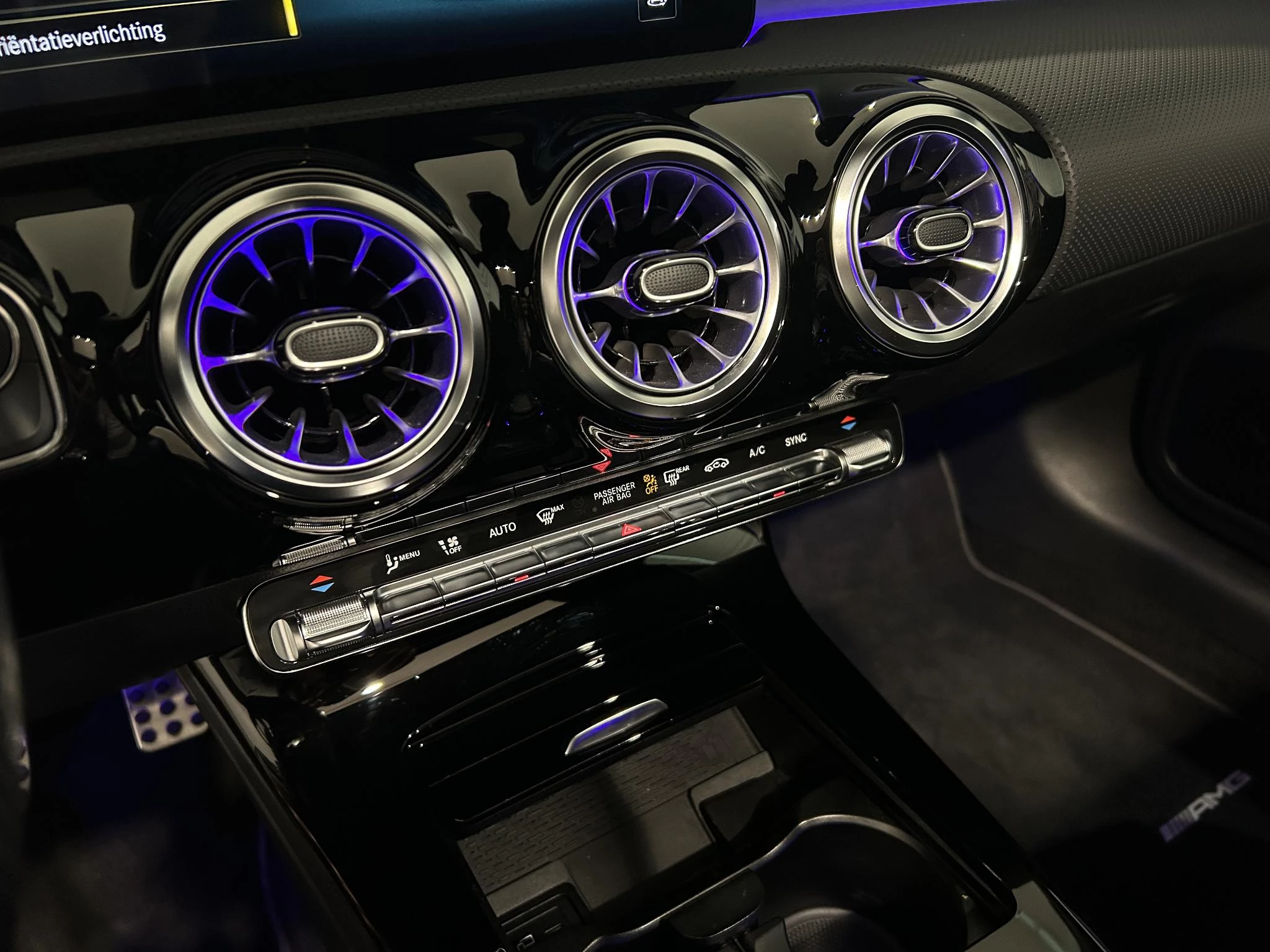 Mercedes-Benz CLA 250 AMG Line Shooting Brake + 224 PK + PANO DAK + MULTIBEAM LED + CAMERA +