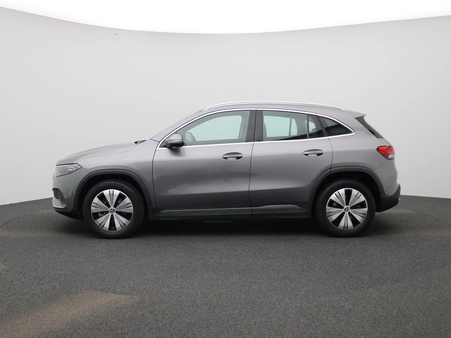 Mercedes-Benz-EQA-image-4