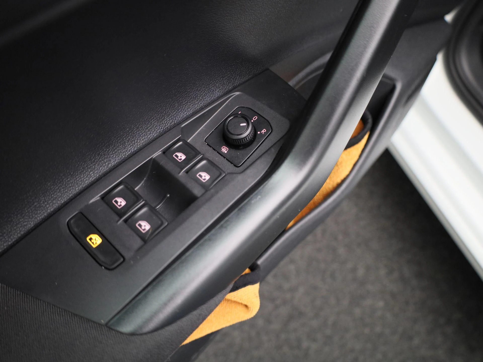 Volkswagen-Polo-image-29