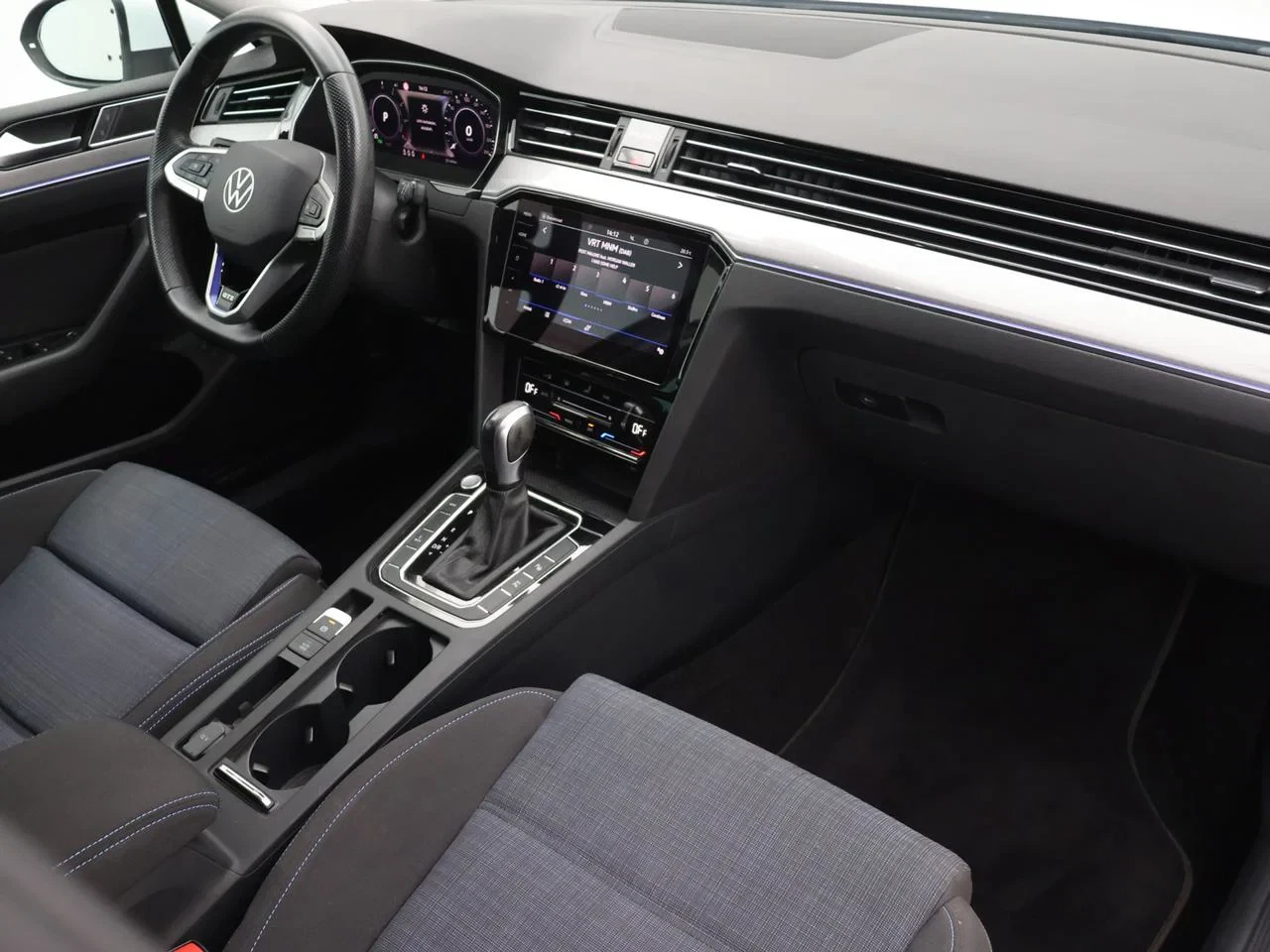 Volkswagen-Passat-image-2