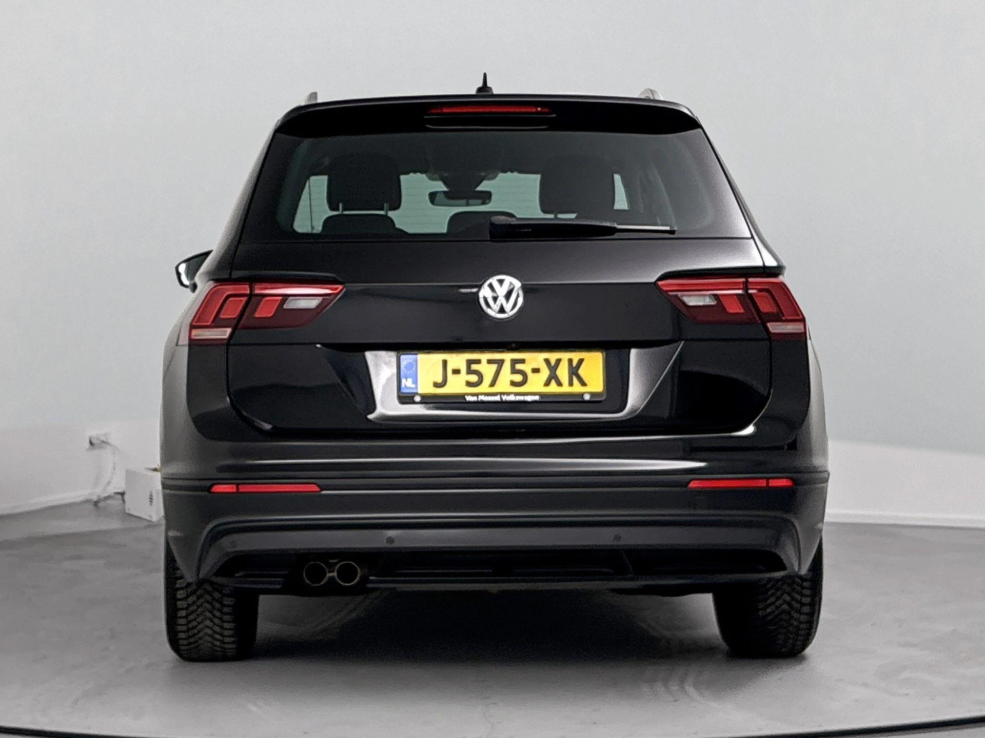 Volkswagen-Tiguan-image-2
