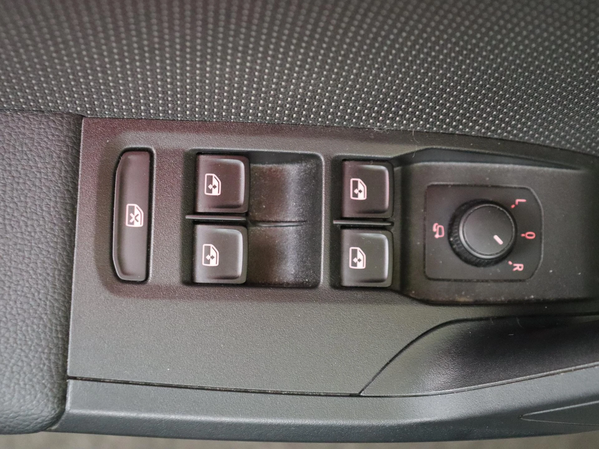 SEAT-Arona-image-25
