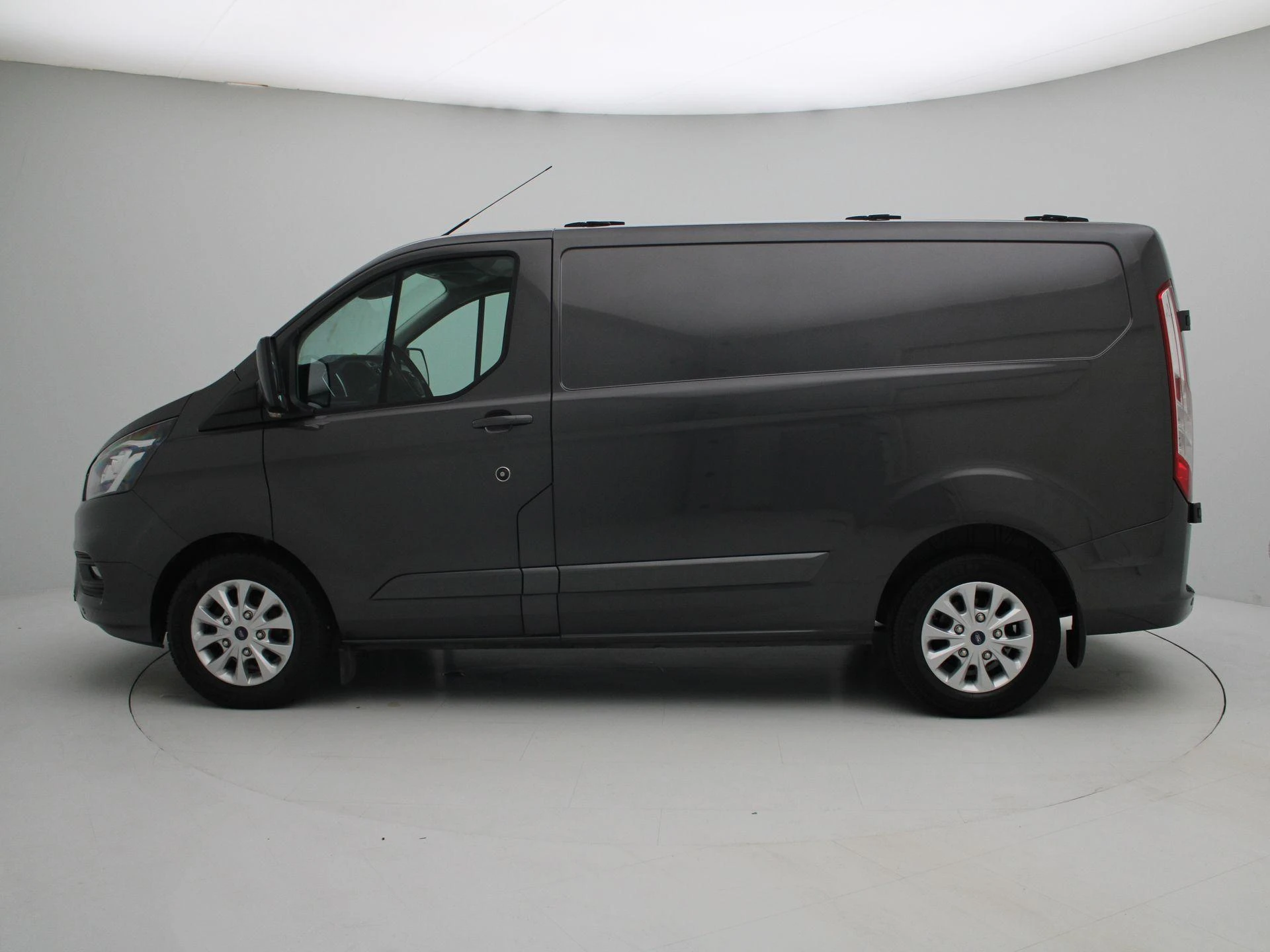 Ford-Transit Custom-image-3