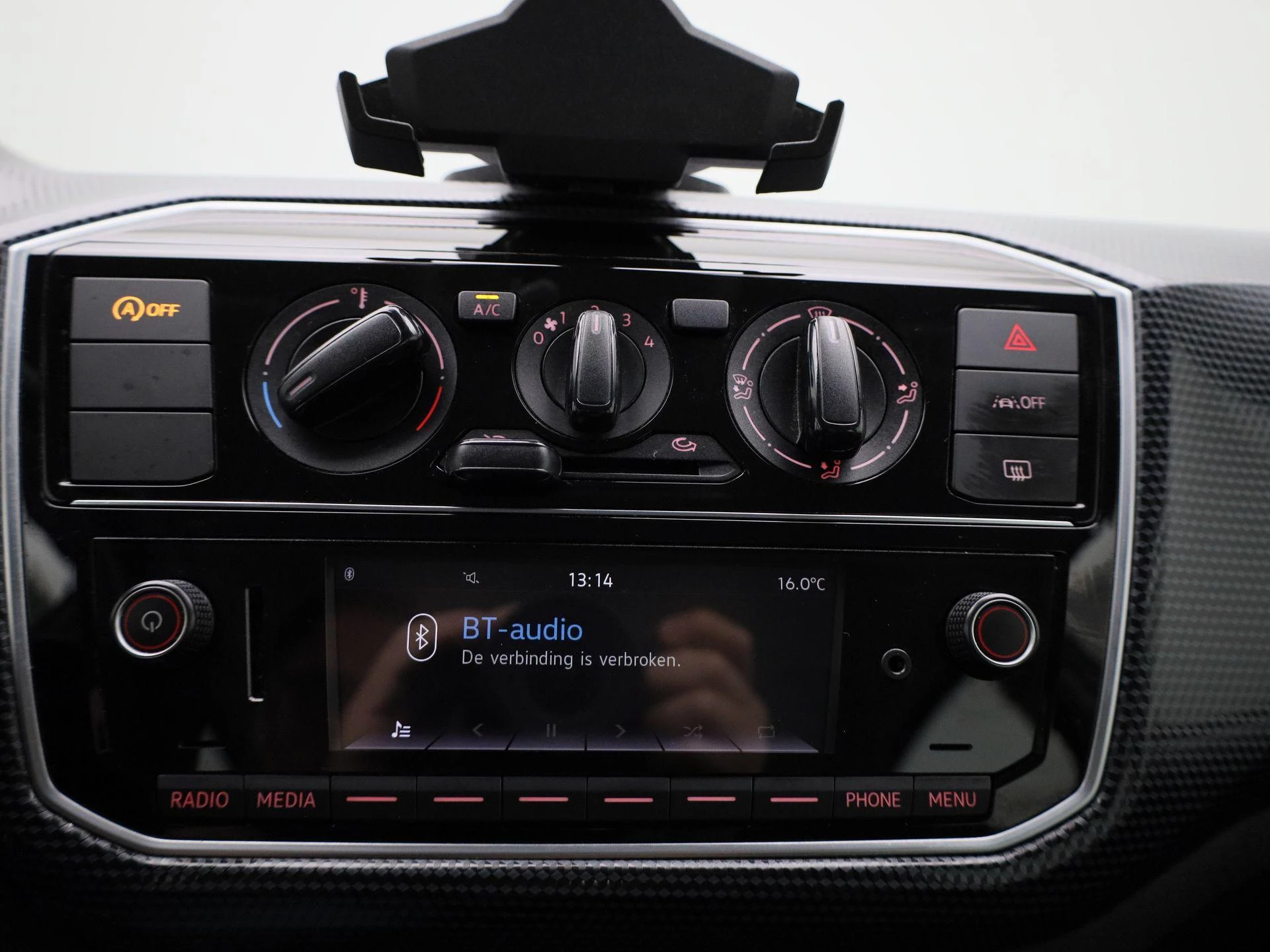 Volkswagen-up!-image-15