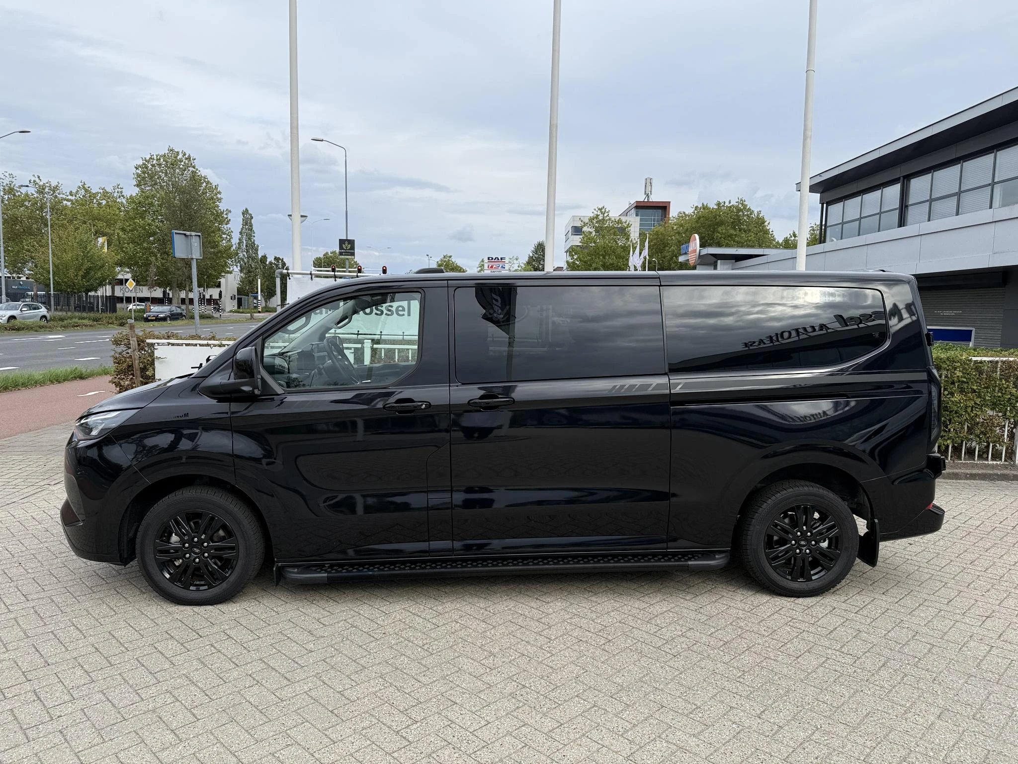 Ford-Transit Custom-image-1